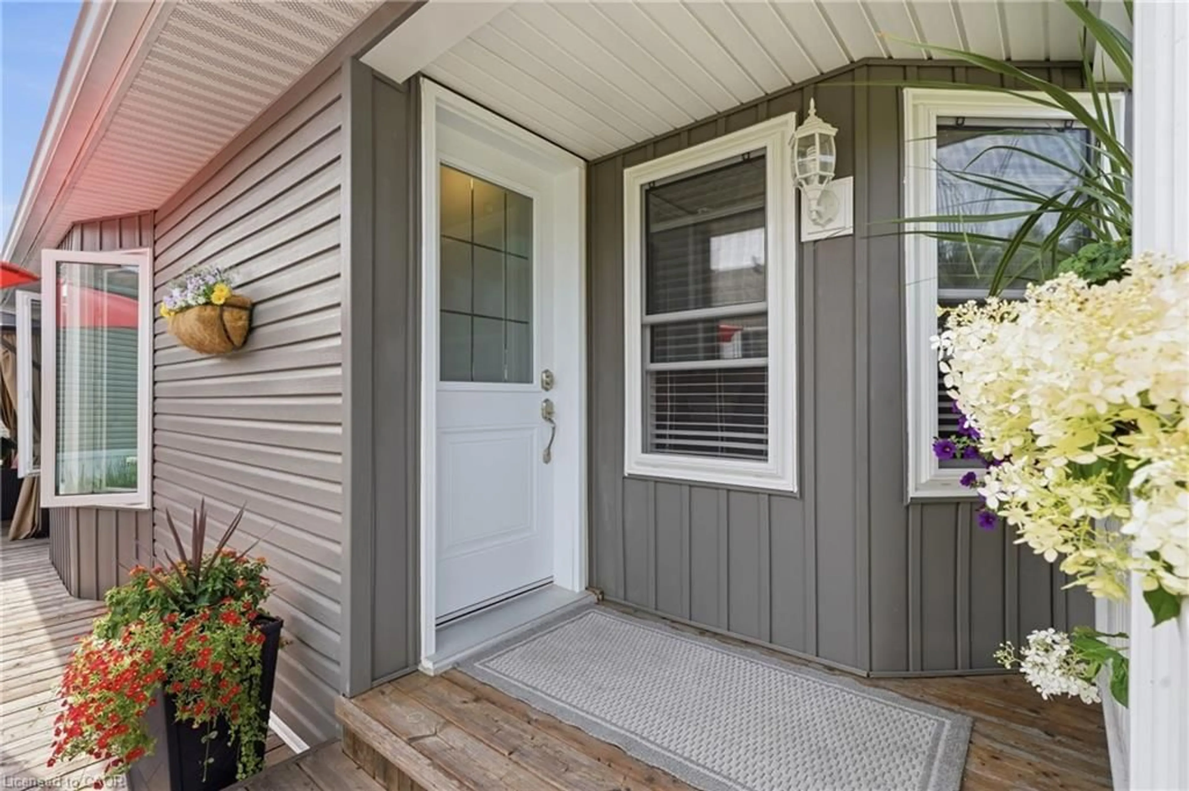 Indoor entryway for 9 Basswood Rd, Puslinch Ontario N0B 2J0