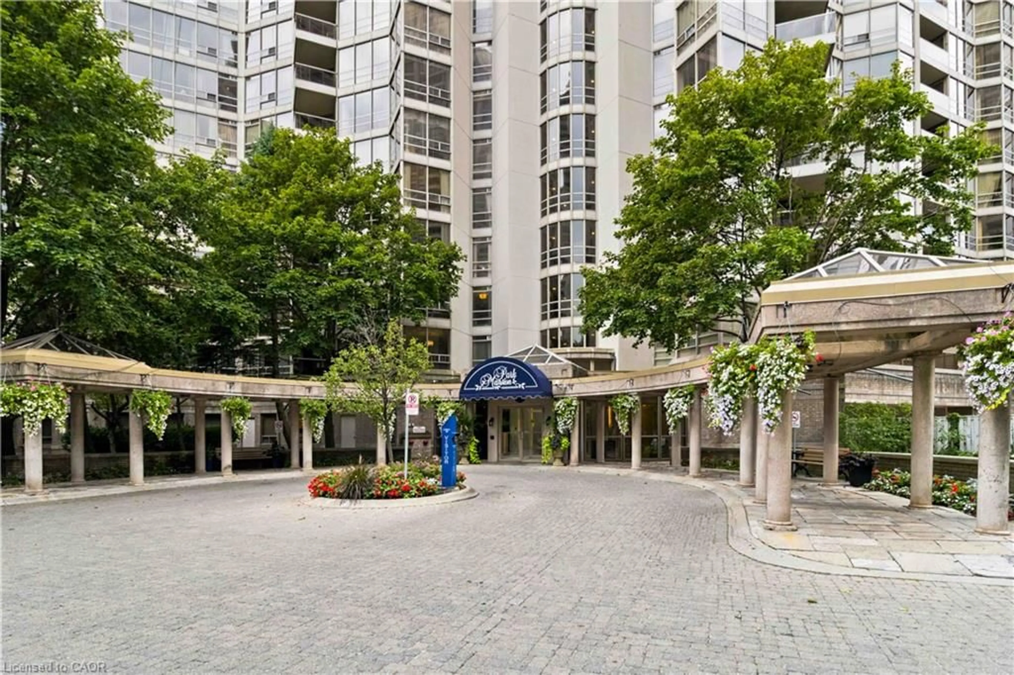 Patio, unknown for 45 Kingsbridge Garden Cir #901, Mississauga Ontario L5R 3K4