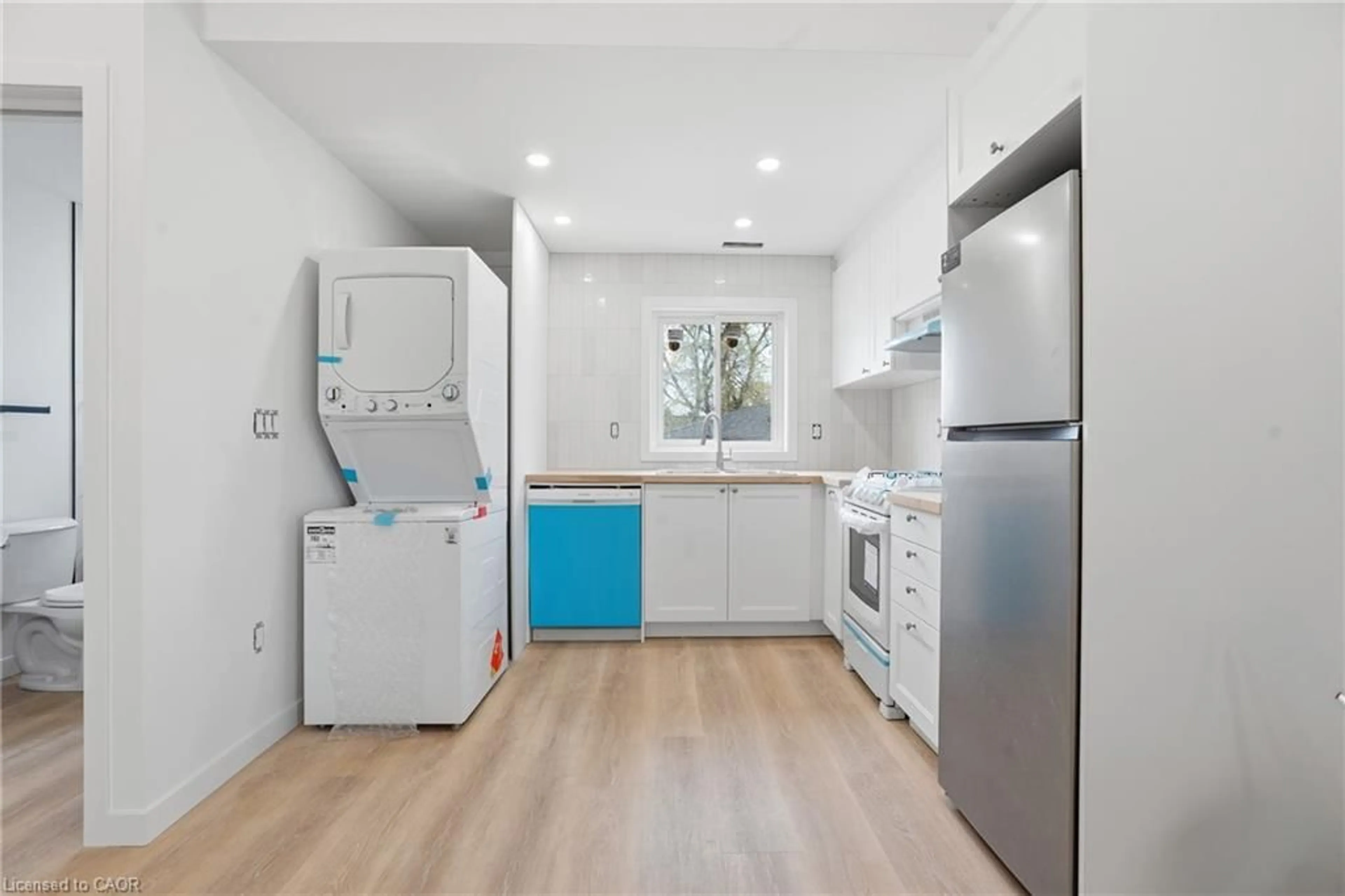 Standard kitchen, unknown for 1049 Glencairn Ave, North York Ontario M6B 2B1