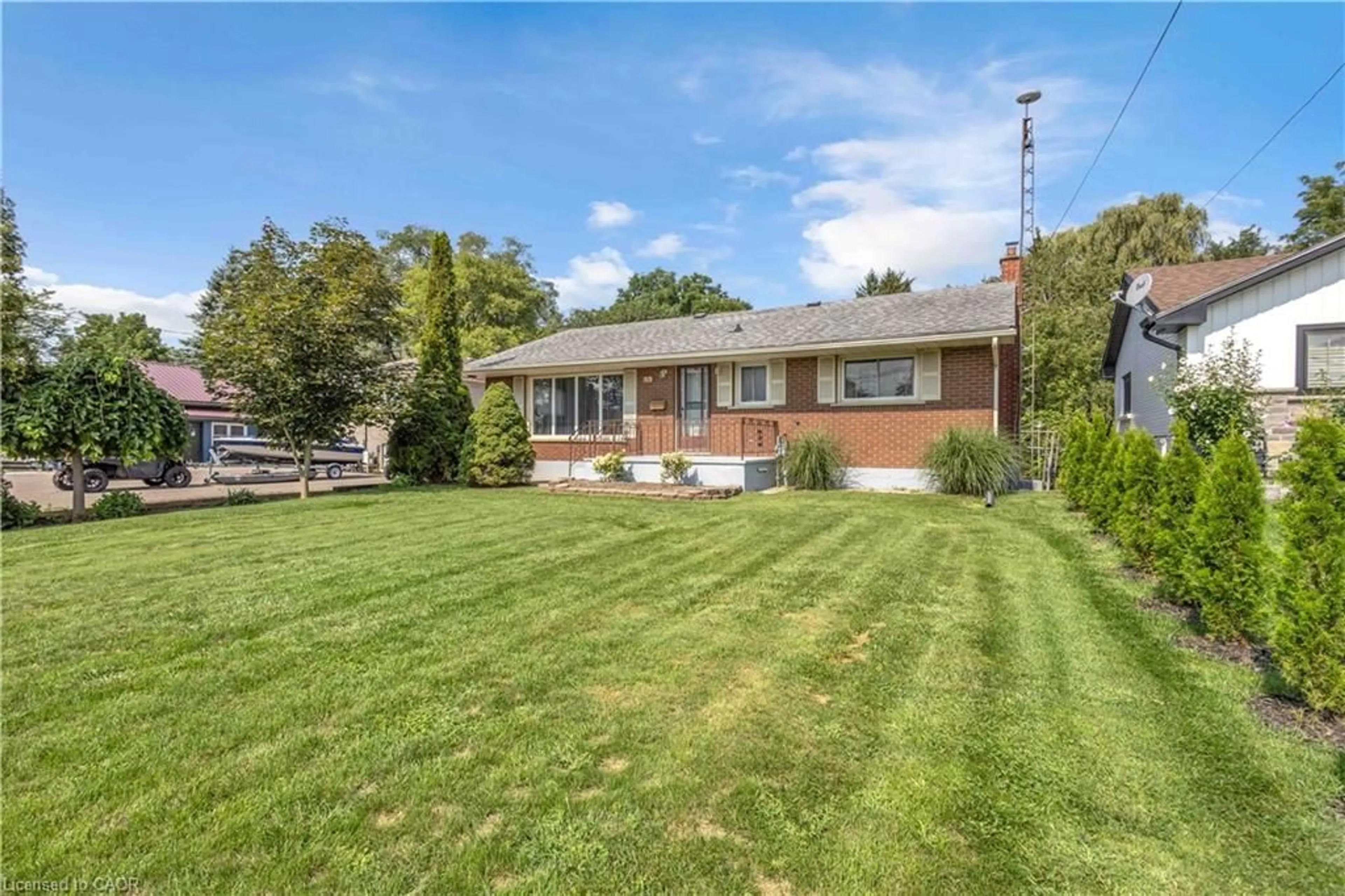 A pic from outside/outdoor area/front of a property/back of a property/a pic from drone, unknown for 55 Young St, Tillsonburg Ontario N4G 3H6