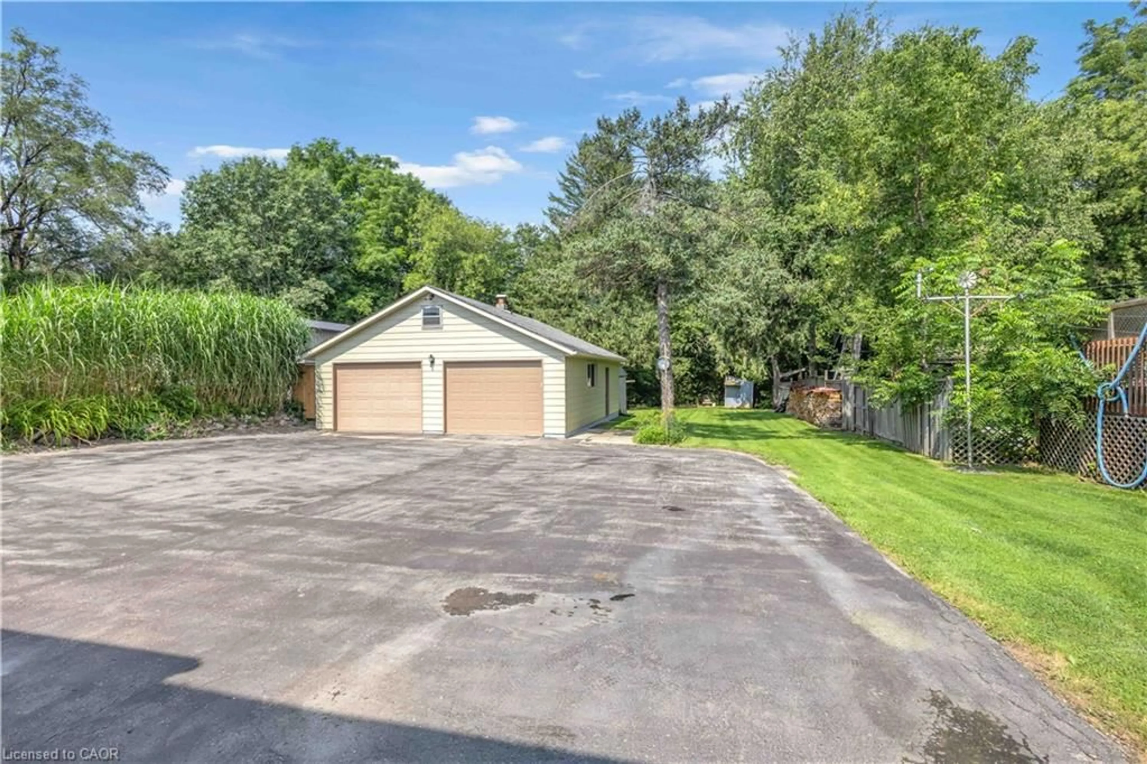 A pic from outside/outdoor area/front of a property/back of a property/a pic from drone, unknown for 55 Young St, Tillsonburg Ontario N4G 3H6
