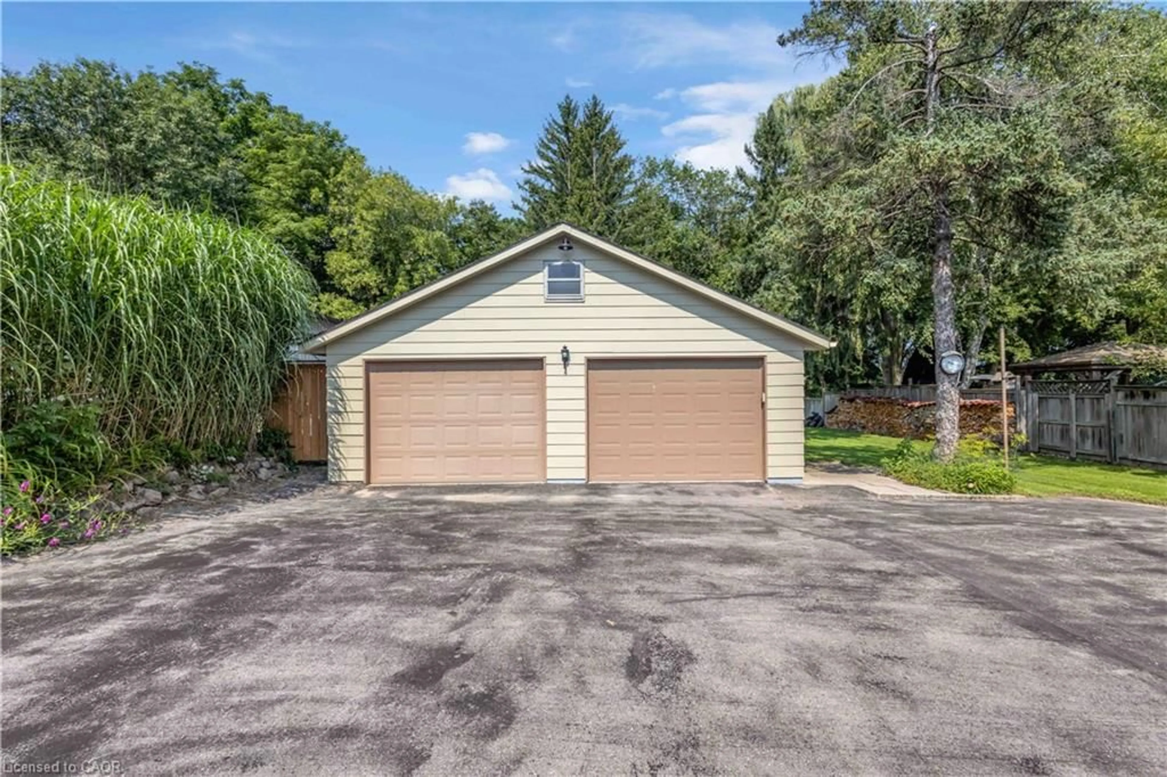 Indoor garage for 55 Young St, Tillsonburg Ontario N4G 3H6