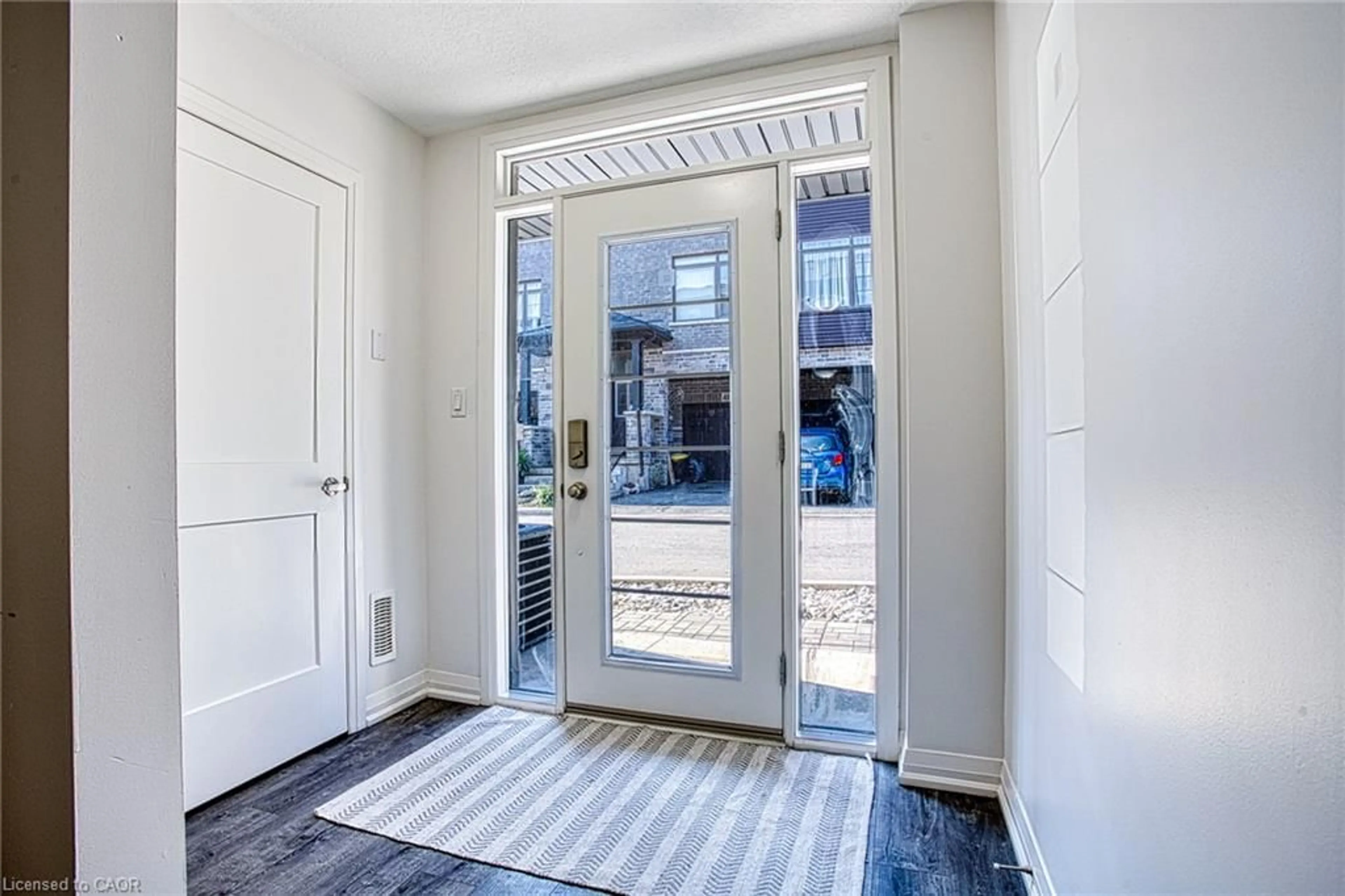 Indoor entryway for 5000 Connor Dr #25, Beamsville Ontario L3J 0T4