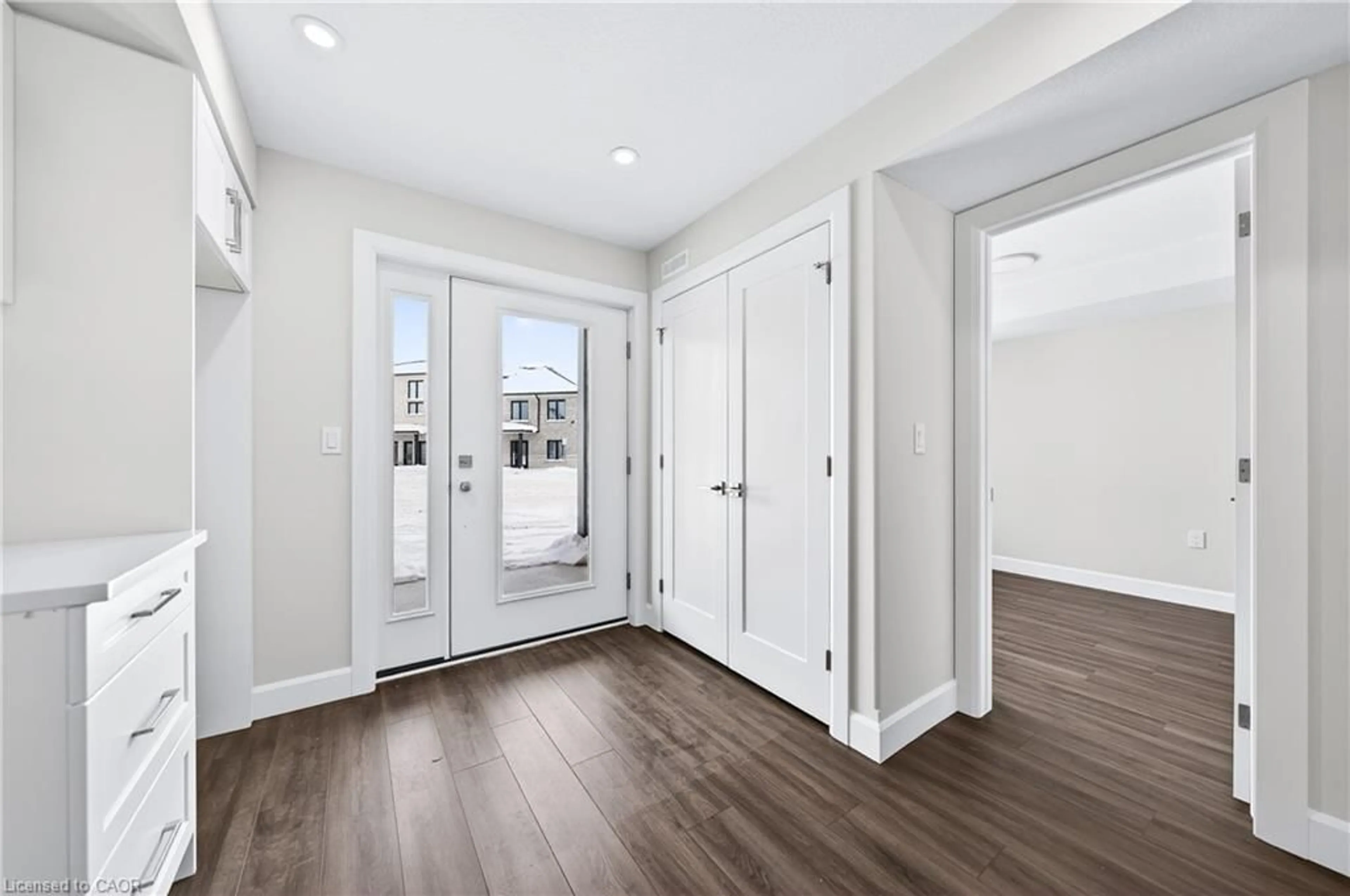 Indoor entryway for 3202 Vivian Line #47, Stratford Ontario N5A 0K6