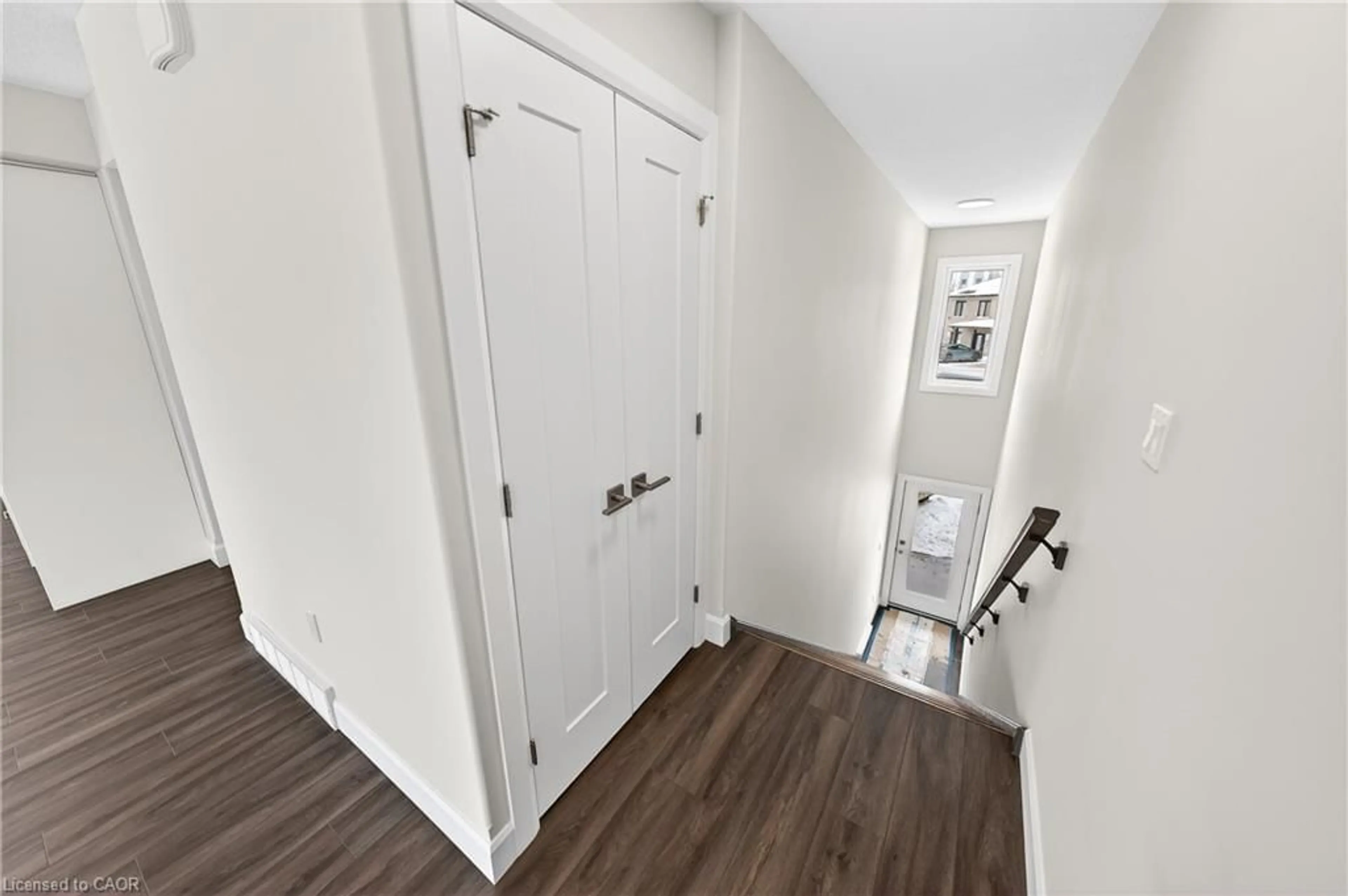 Indoor entryway for 3202 Vivian Line #49, Stratford Ontario N5A 0K6