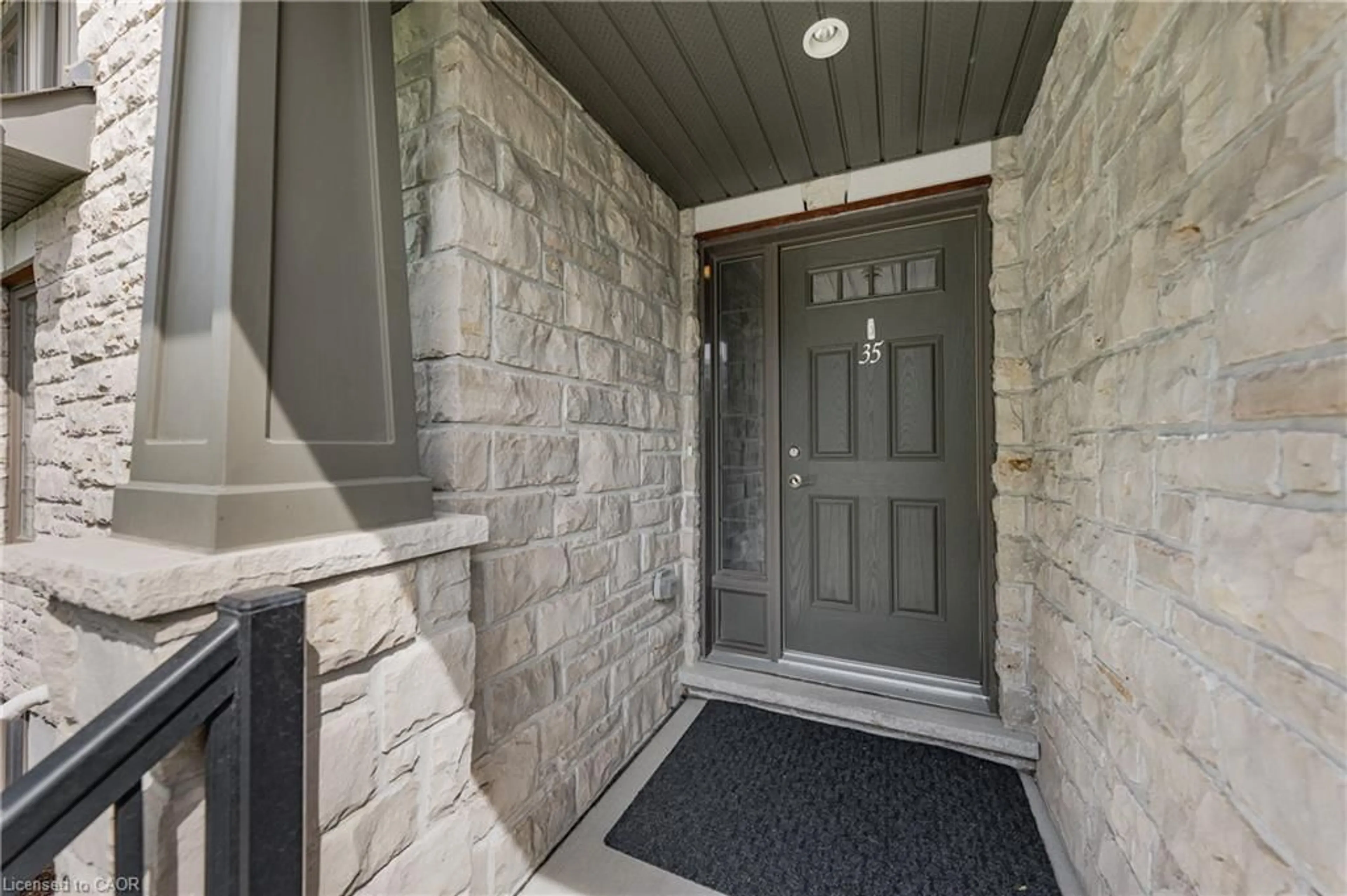 Indoor entryway for 635 Saginaw Pky #35, Cambridge Ontario N1T 0C1