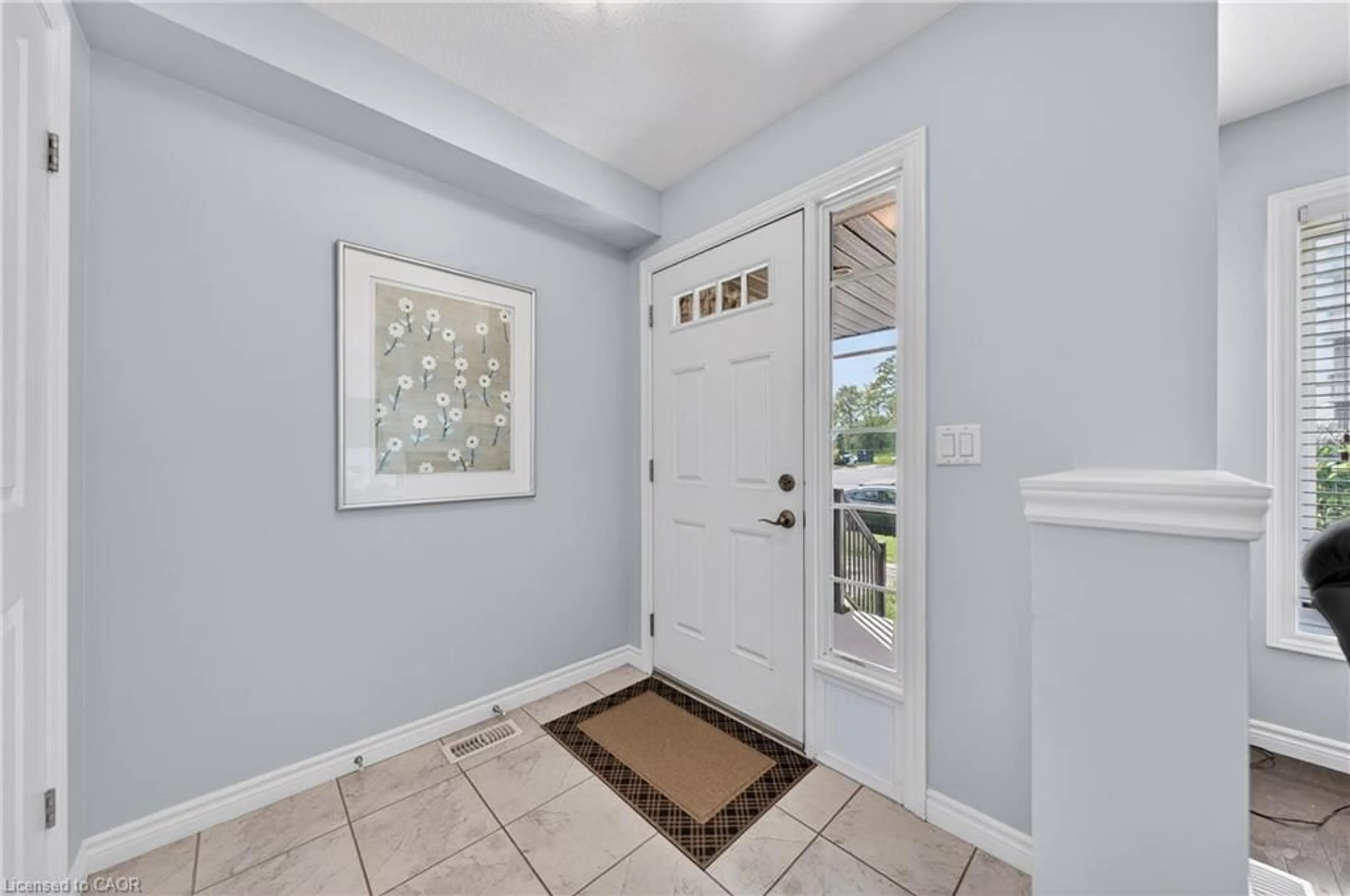 Indoor entryway for 635 Saginaw Pky #35, Cambridge Ontario N1T 0C1