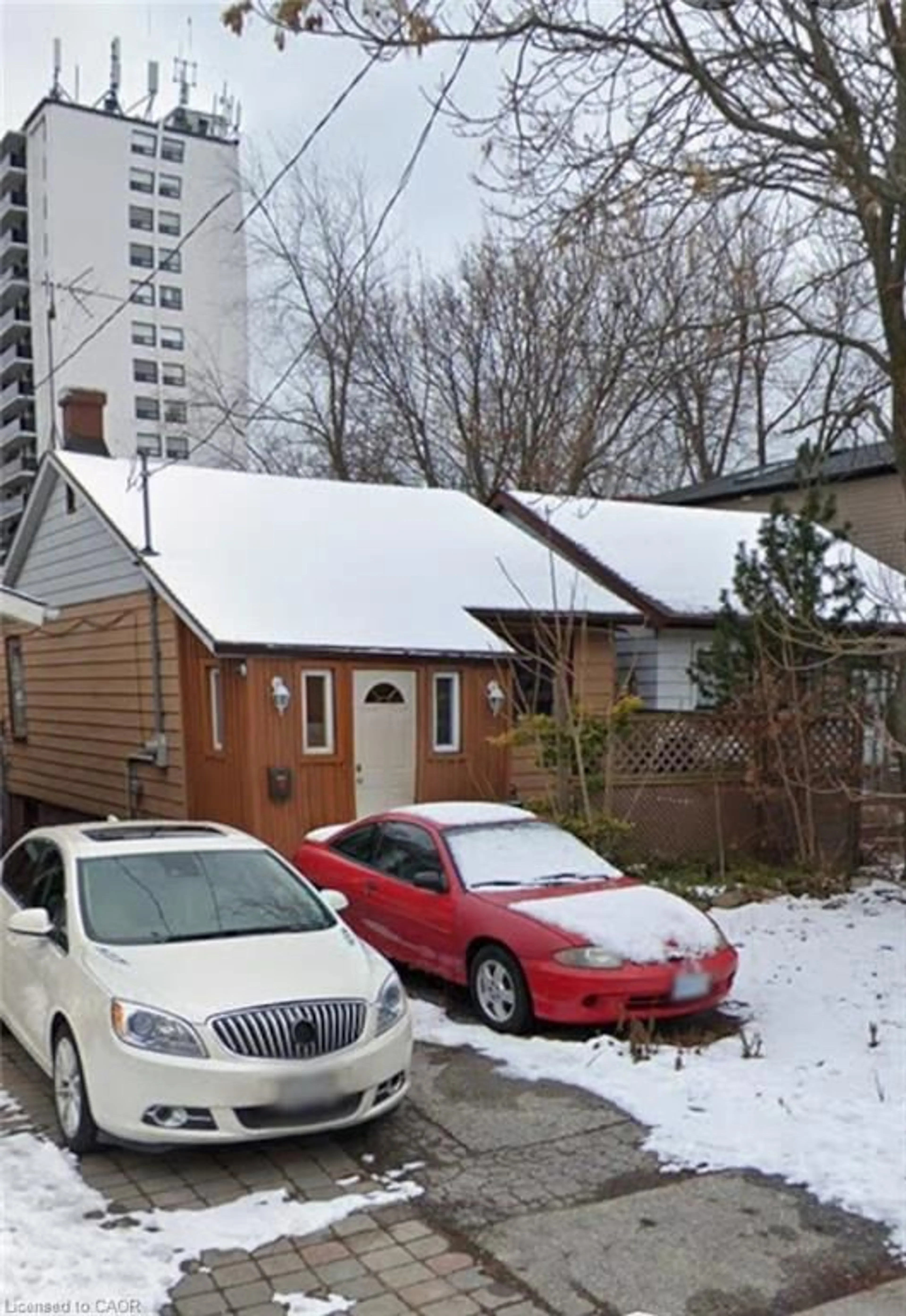 A pic from outside/outdoor area/front of a property/back of a property/a pic from drone, street for 25 Beachdale Ave, Toronto Ontario M1N 1V7