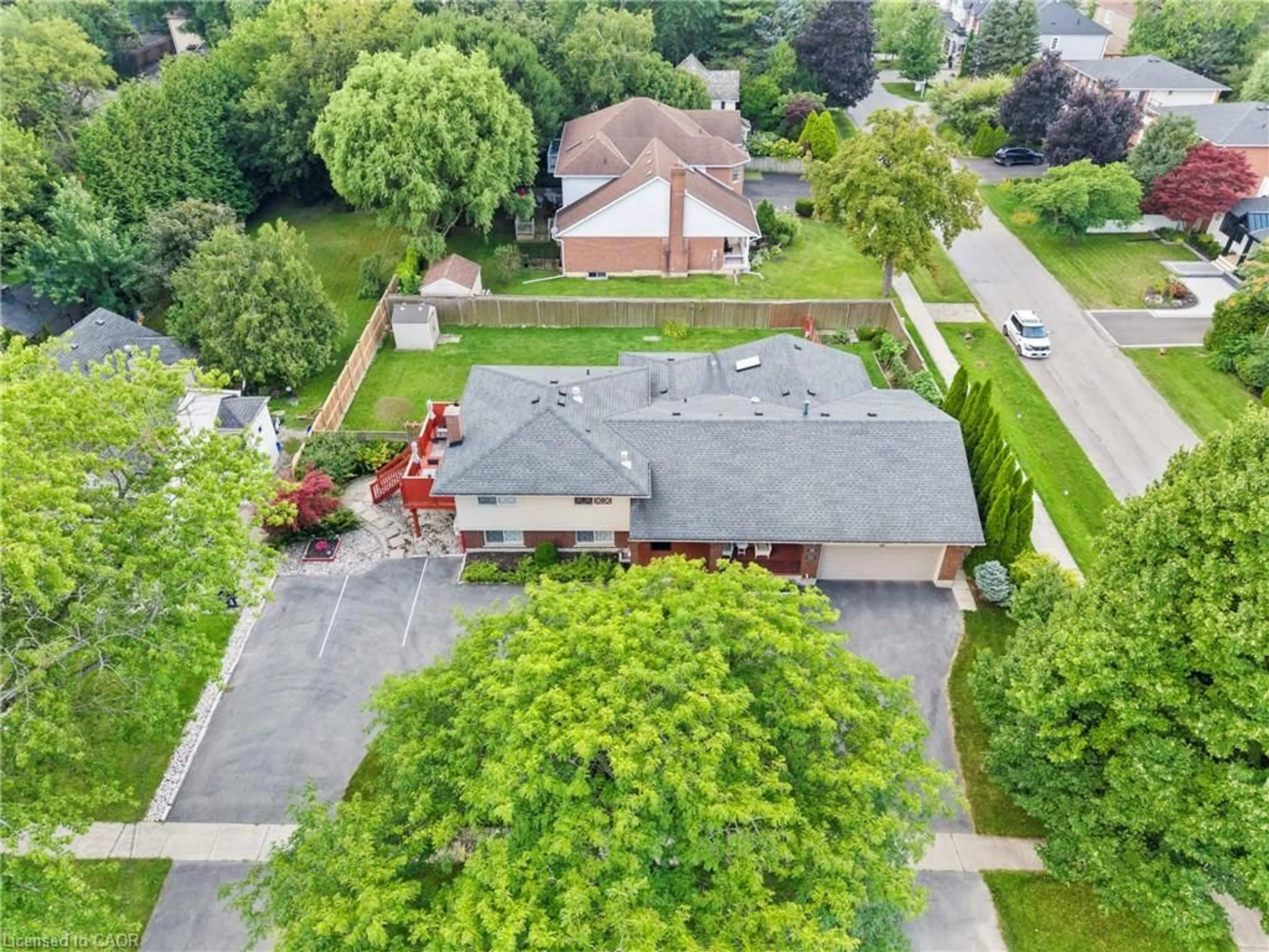 A pic from outside/outdoor area/front of a property/back of a property/a pic from drone, street for 90 Mary St, Niagara-on-the-Lake Ontario L0S 1J0