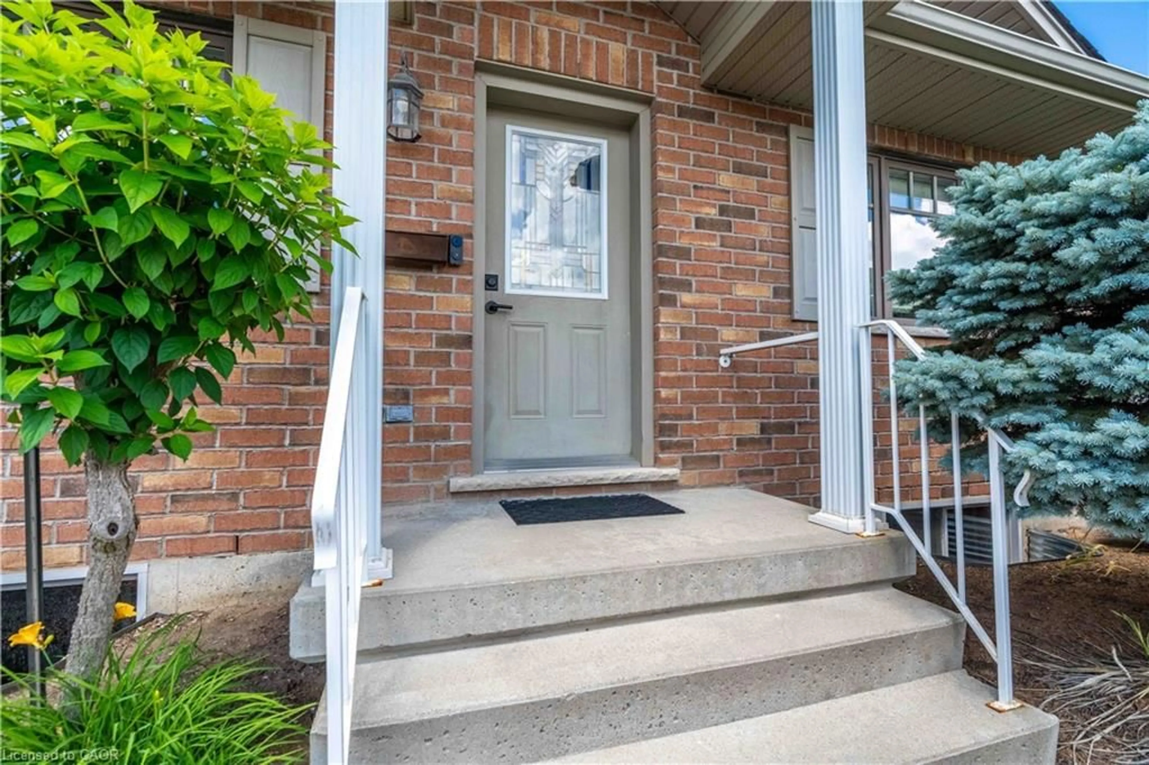 Indoor entryway for 20 Trinity Lane #20, Waterford Ontario N0E 1Y0