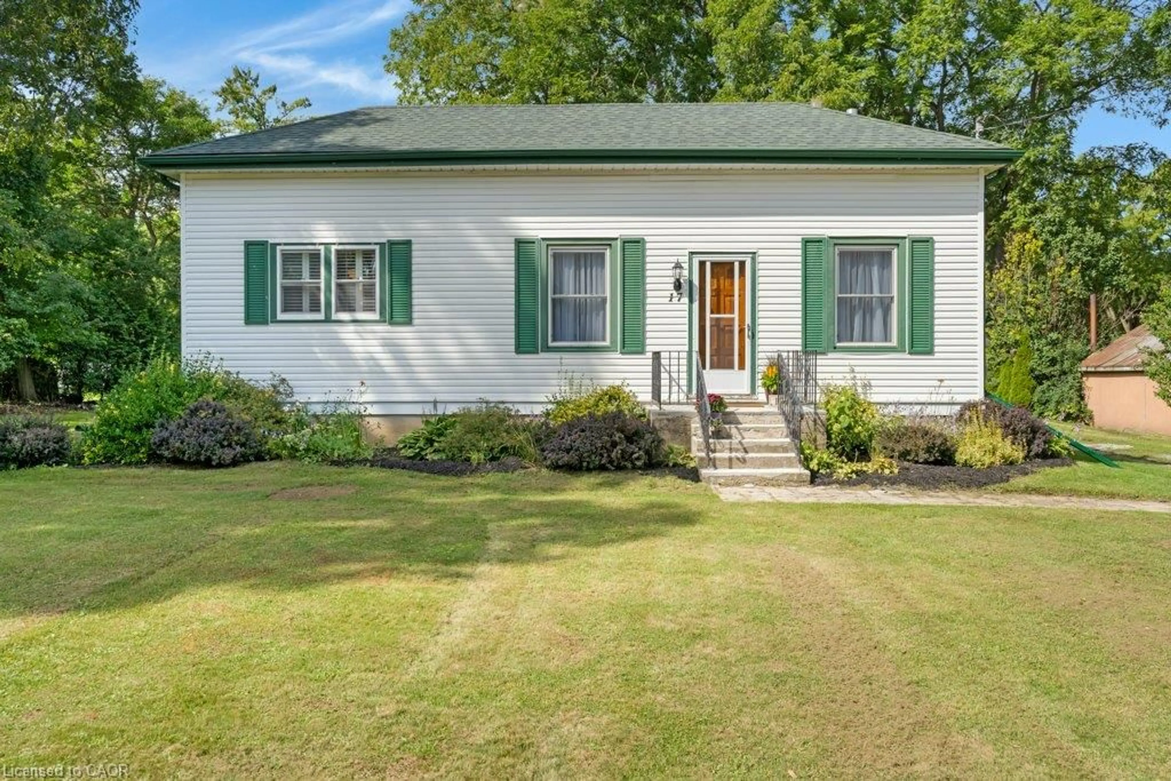 Home with vinyl exterior material, street for 17 Queen St, North Dumfries Ontario N0B 1L0