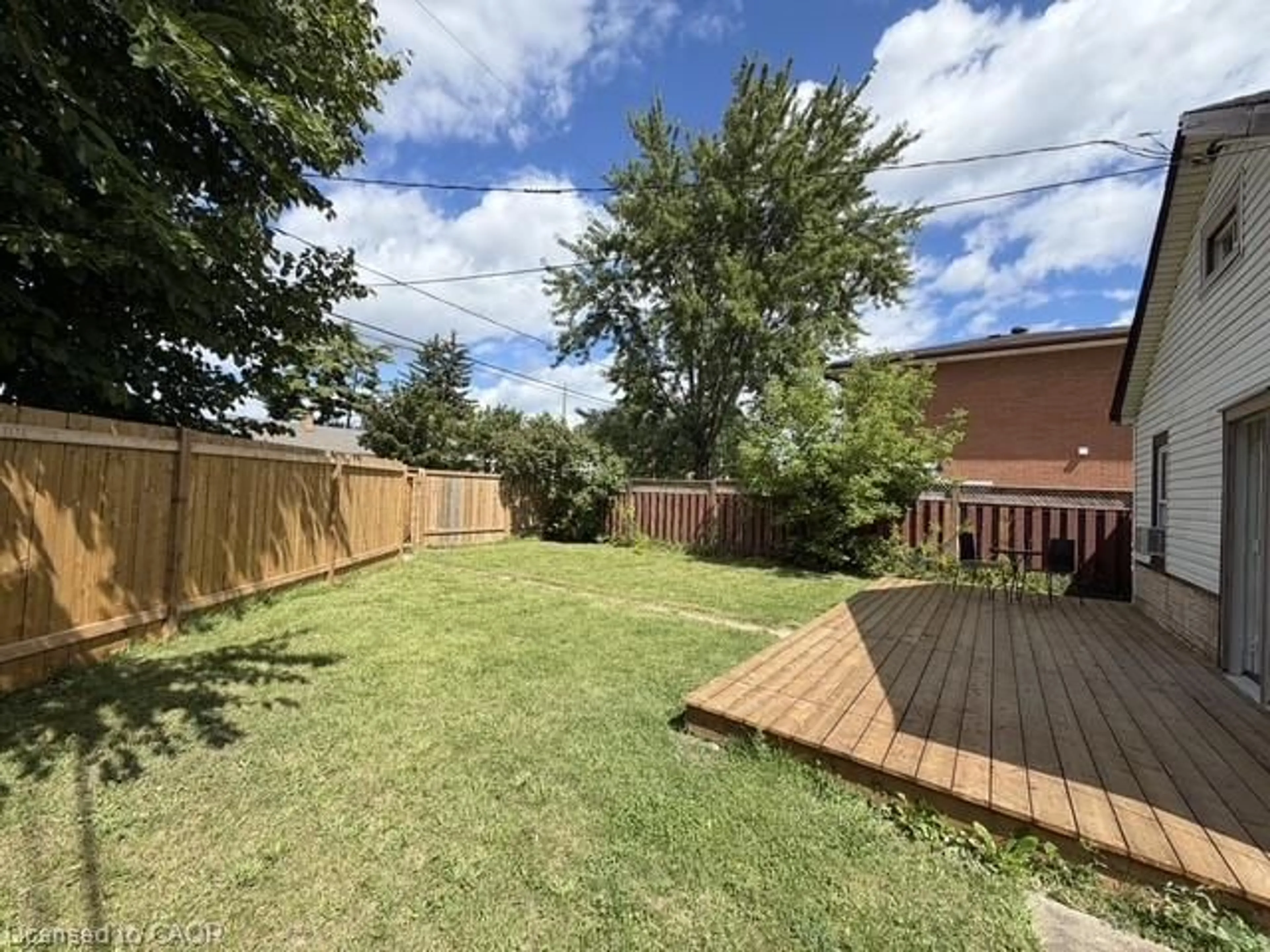 A pic from outside/outdoor area/front of a property/back of a property/a pic from drone, unknown for 76 Avenue Rd, Cambridge Ontario N1R 1C1