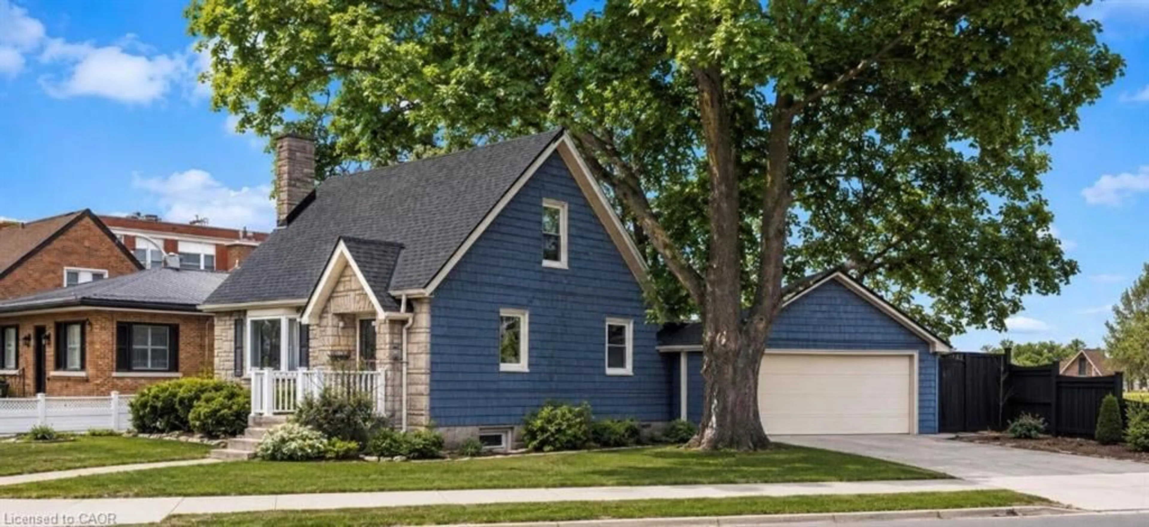 Home with vinyl exterior material, street for 296 Weber St, Kitchener Ontario N2H 1G2