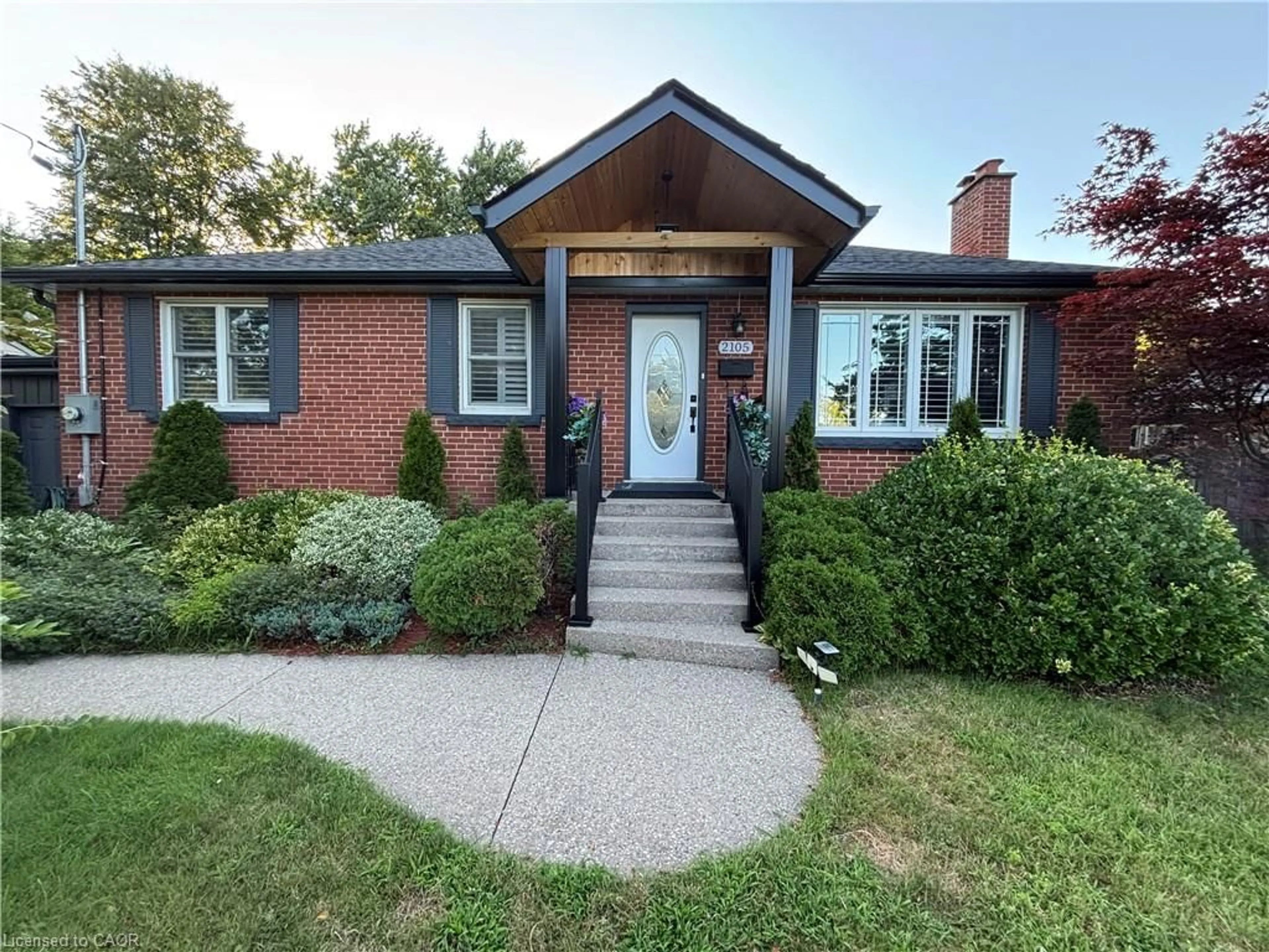 Home with brick exterior material, street for 2105 Maplewood Dr, Burlington Ontario L7R 2C6