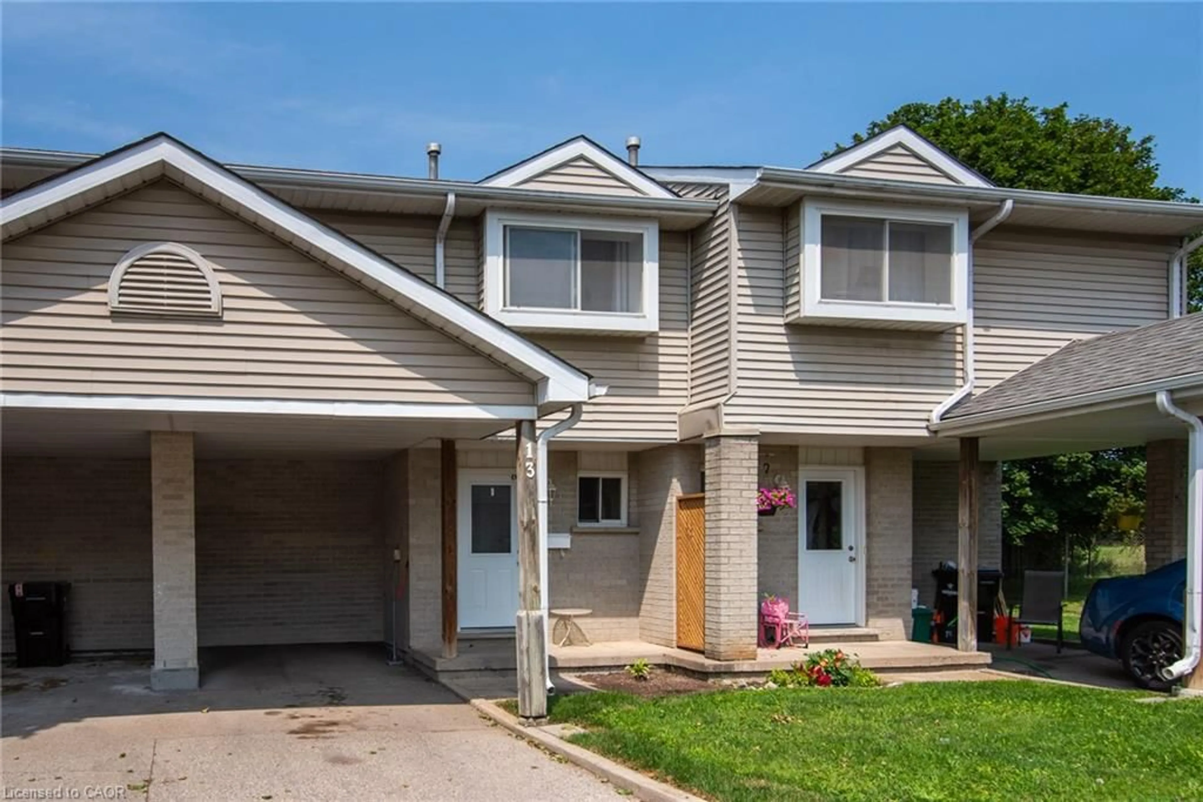 Home with vinyl exterior material, street for 125 Sekura Cres #13, Cambridge Ontario N1R 8B4