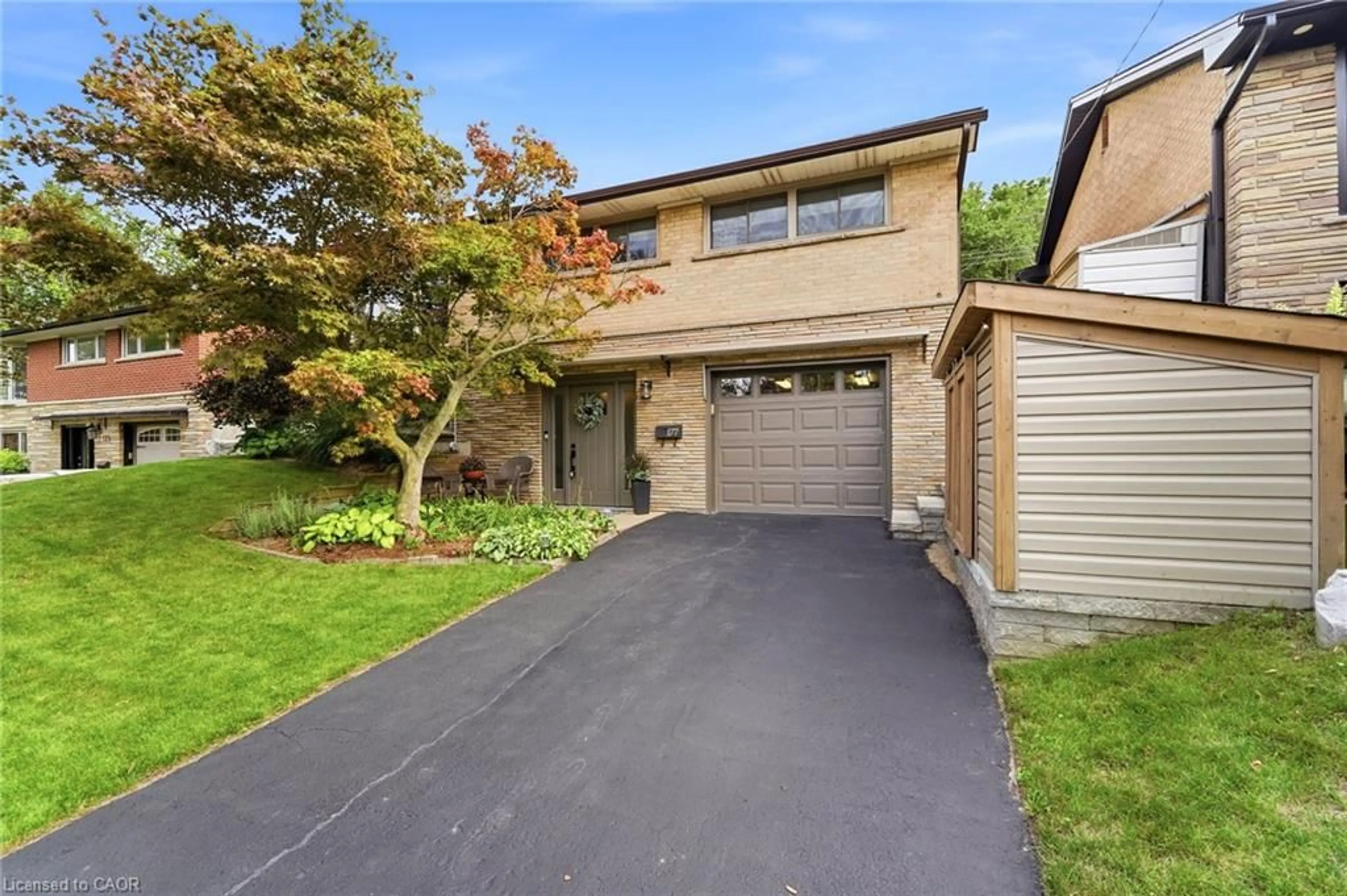 A pic from outside/outdoor area/front of a property/back of a property/a pic from drone, street for 177 Lower Horning Rd, Hamilton Ontario L8S 3H1