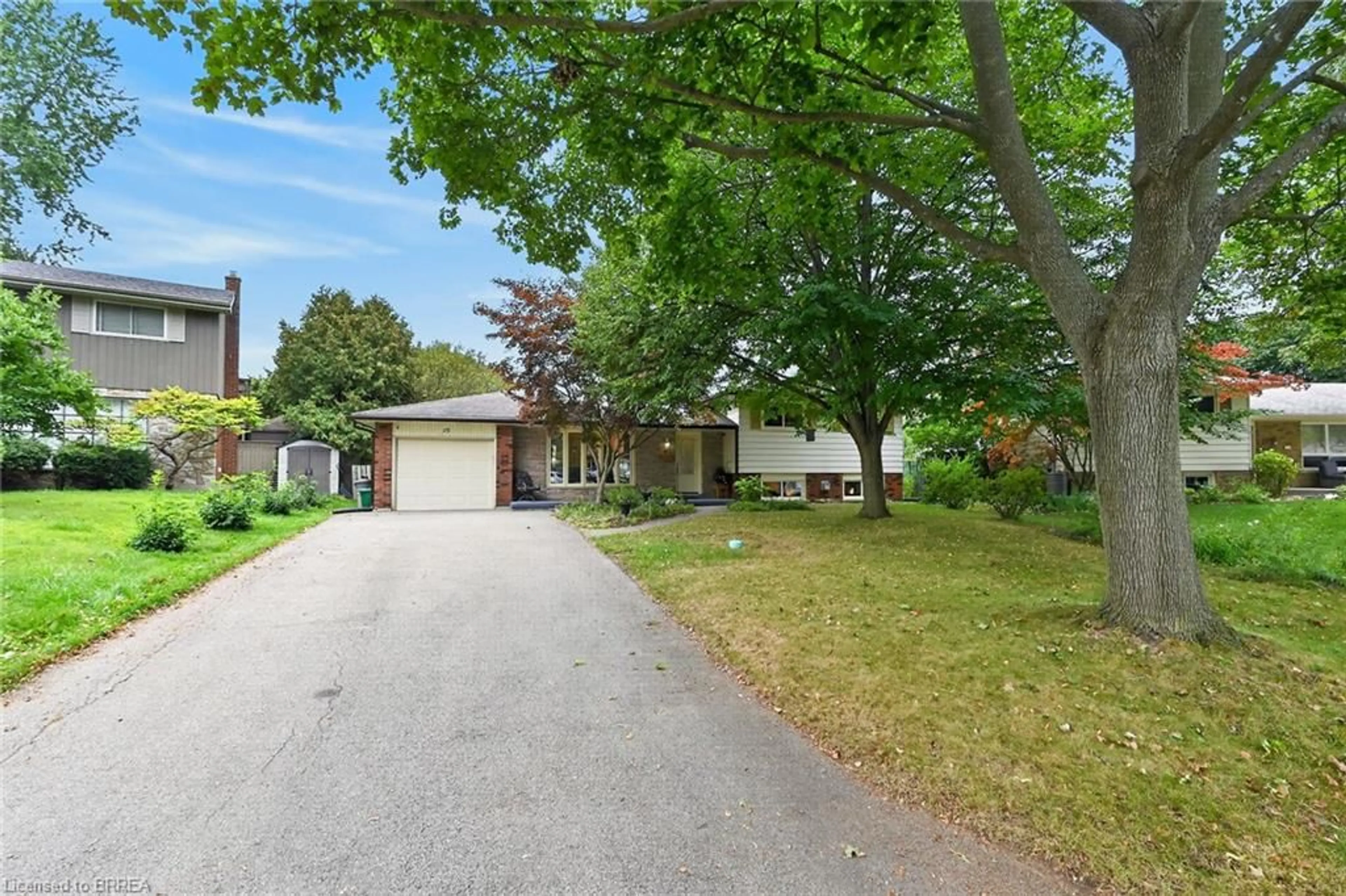 A pic from outside/outdoor area/front of a property/back of a property/a pic from drone, street for 15 Canary Dr, Brantford Ontario N3R 6G2