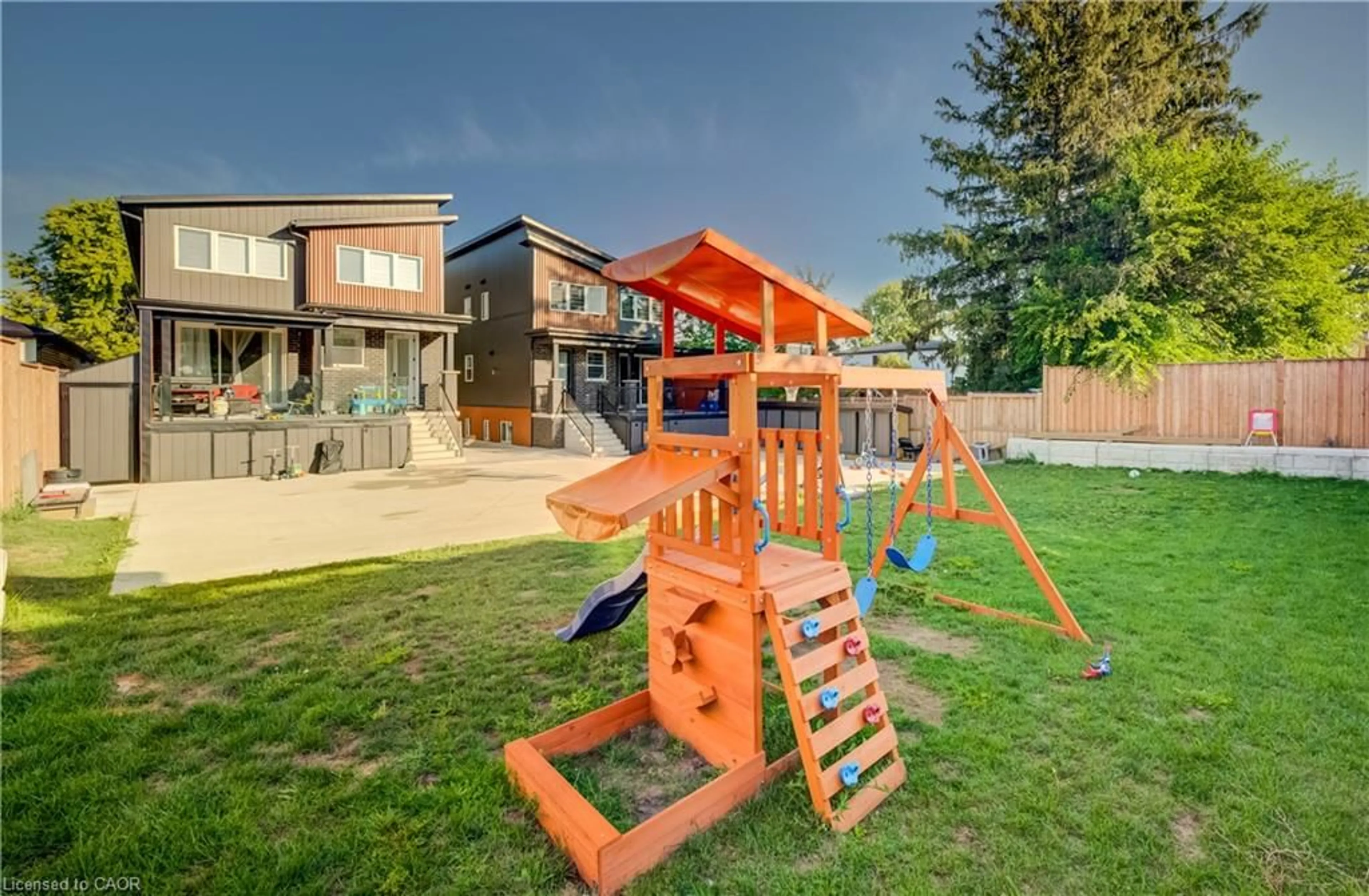 Patio, unknown for 169 Fifth Ave, Kitchener Ontario N2C 1P6