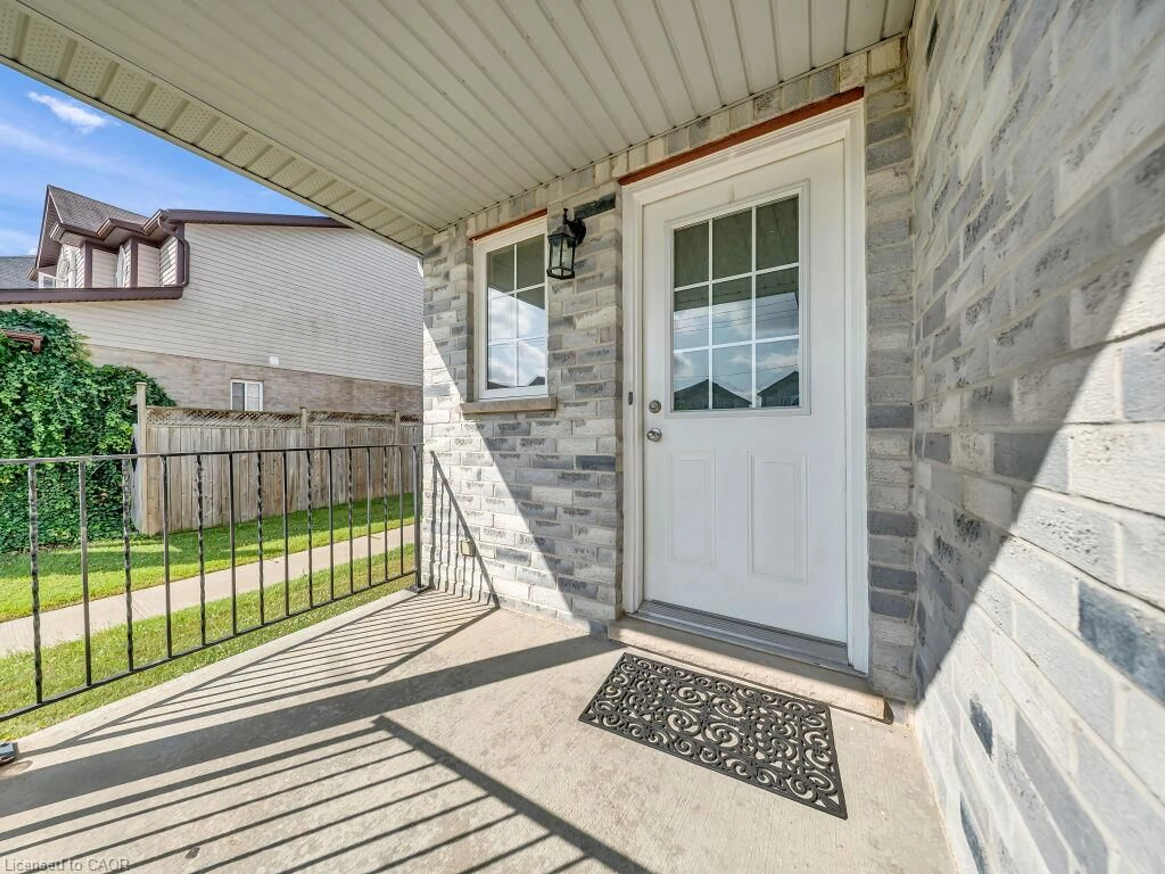 Indoor entryway for 1369 Old Zeller Dr, Kitchener Ontario N2A 0C6