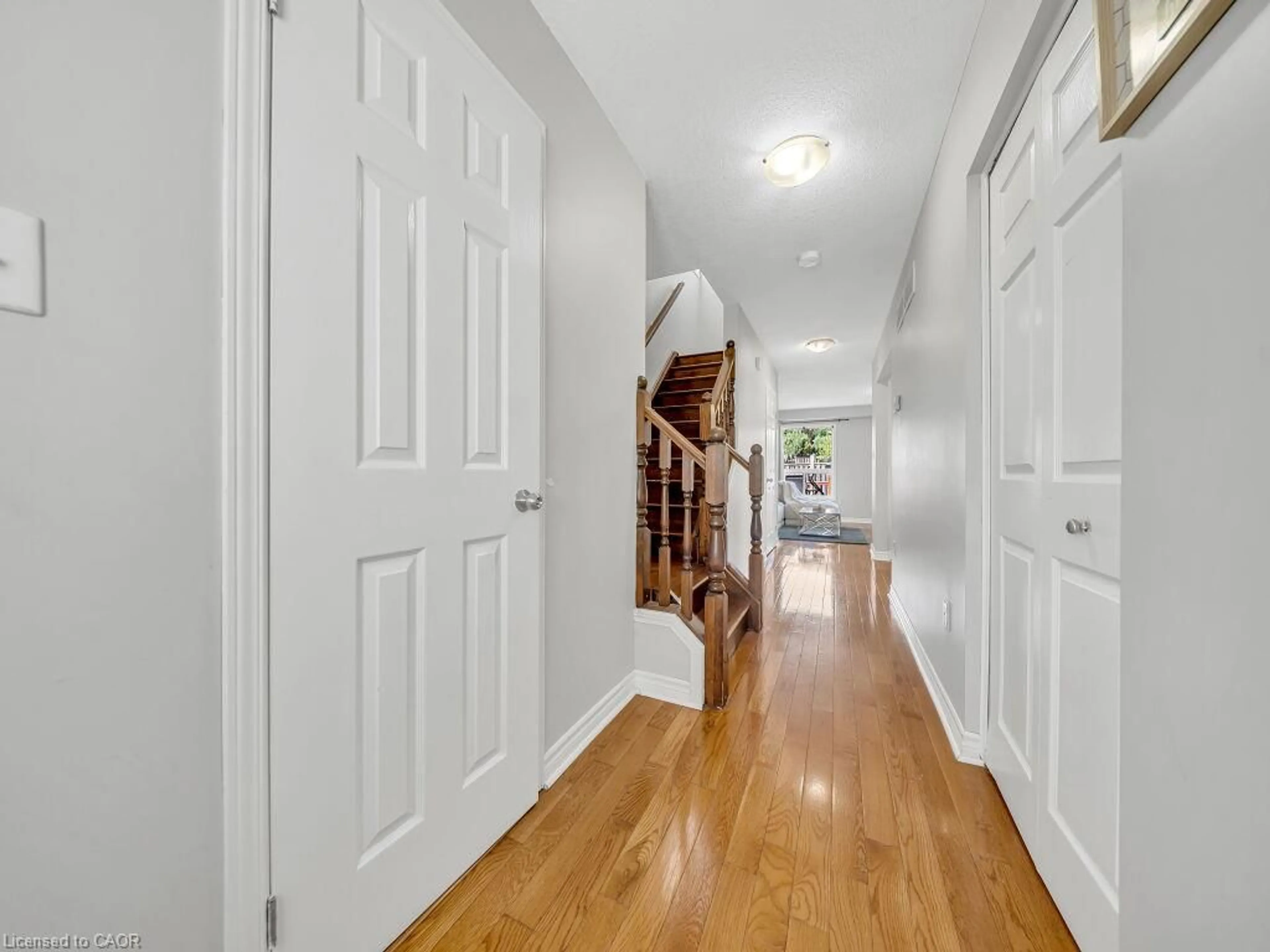 Indoor entryway for 1369 Old Zeller Dr, Kitchener Ontario N2A 0C6