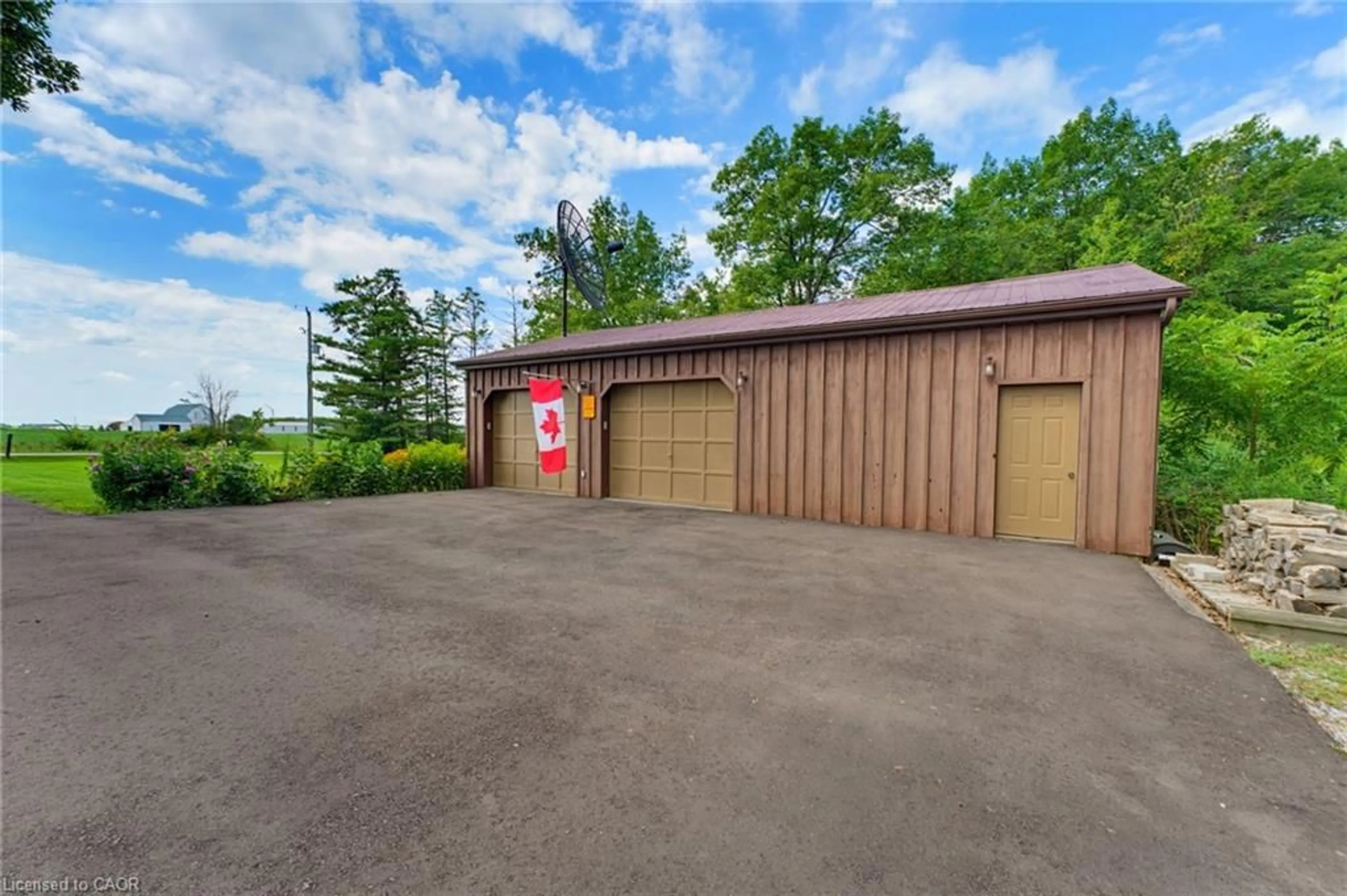 Indoor garage for 1045 Concession 6 Rd, Jarvis Ontario N0A 1J0