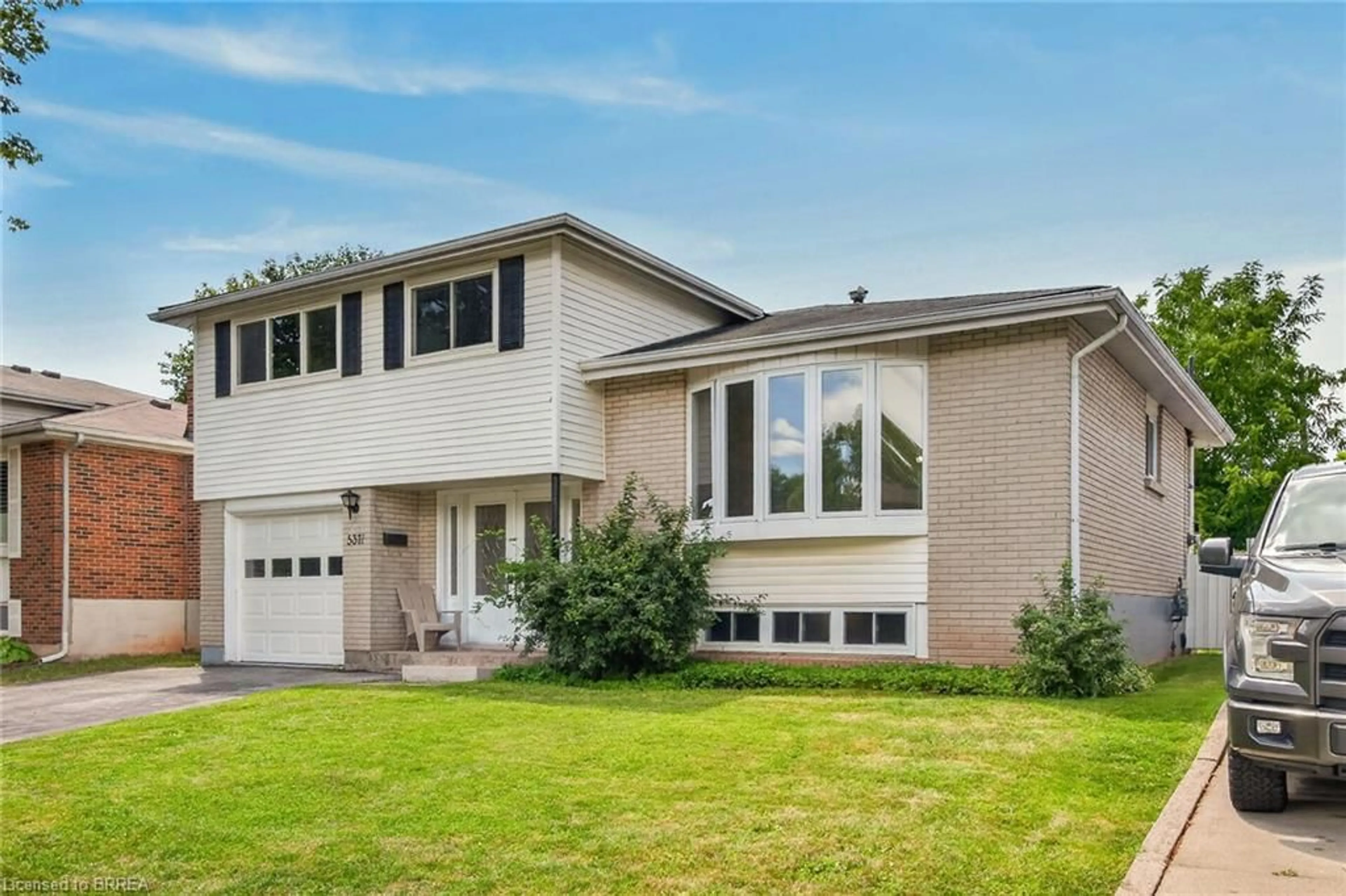 Home with vinyl exterior material, street for 5371 Riverside Dr, Burlington Ontario L7L 3X9