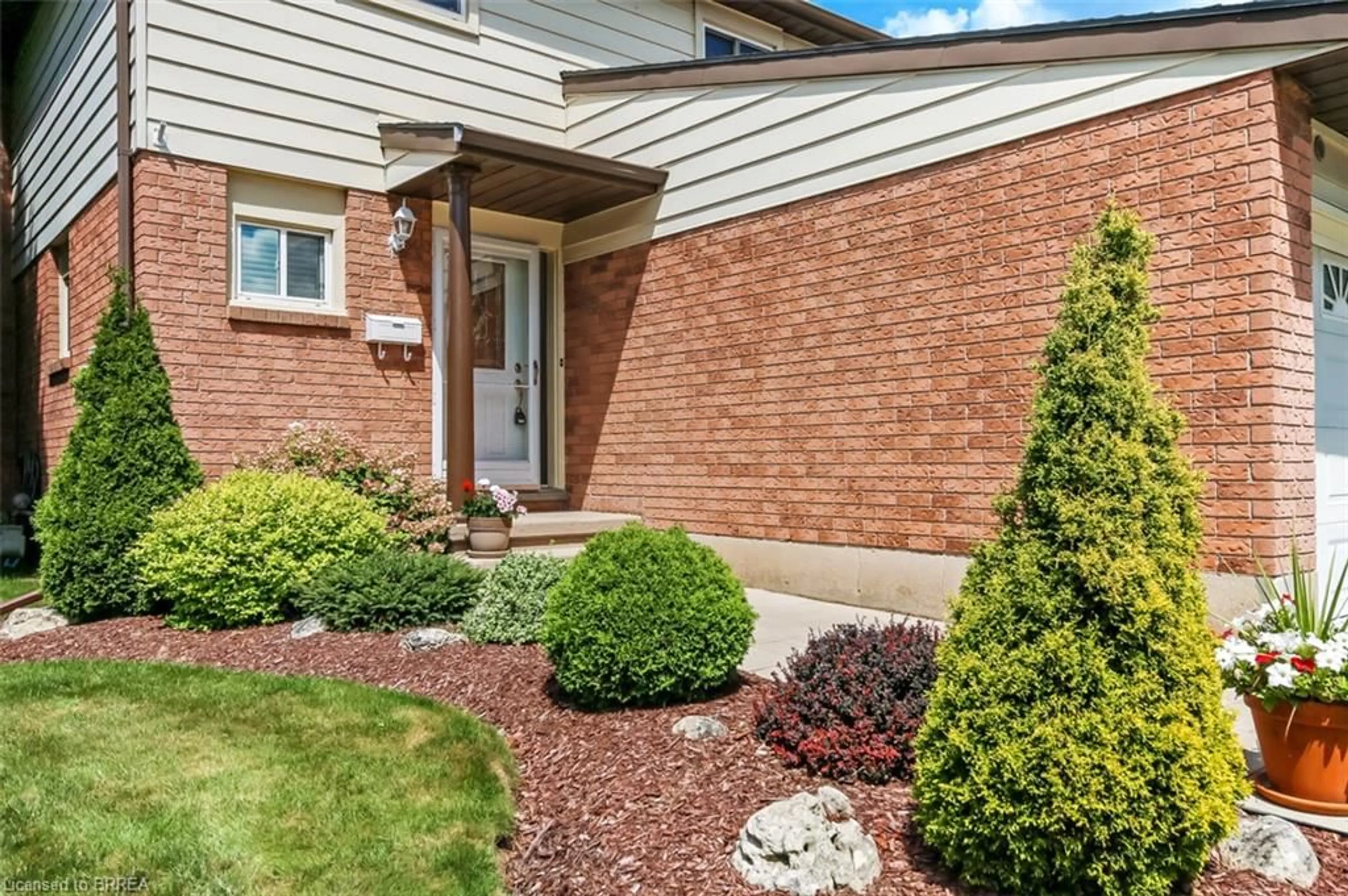 Home with brick exterior material, street for 207 Dunsdon St, Brantford Ontario N3R 7H7