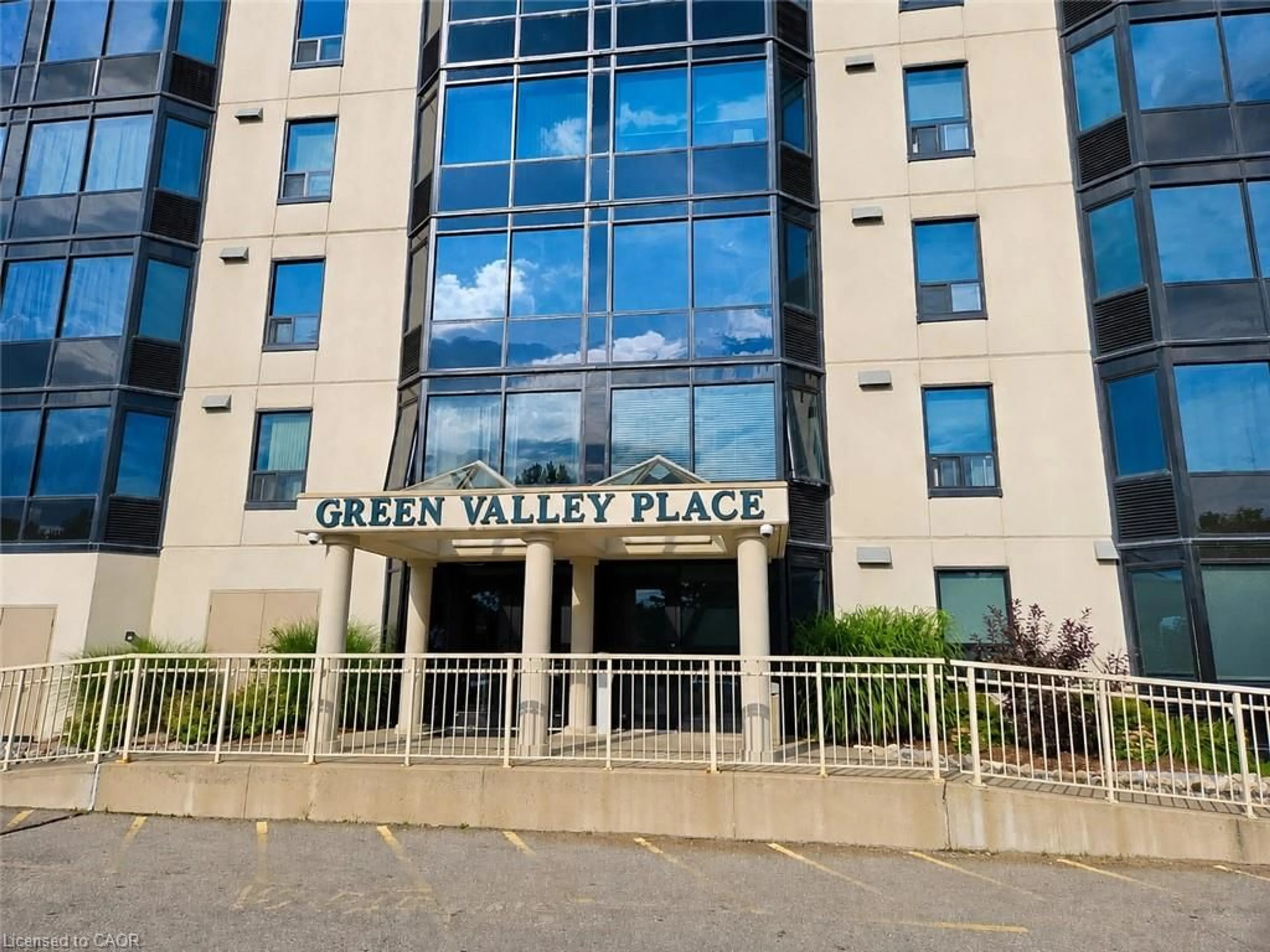 Lobby for 35 Green Valley Dr #1511, Kitchener Ontario N2P 2A5