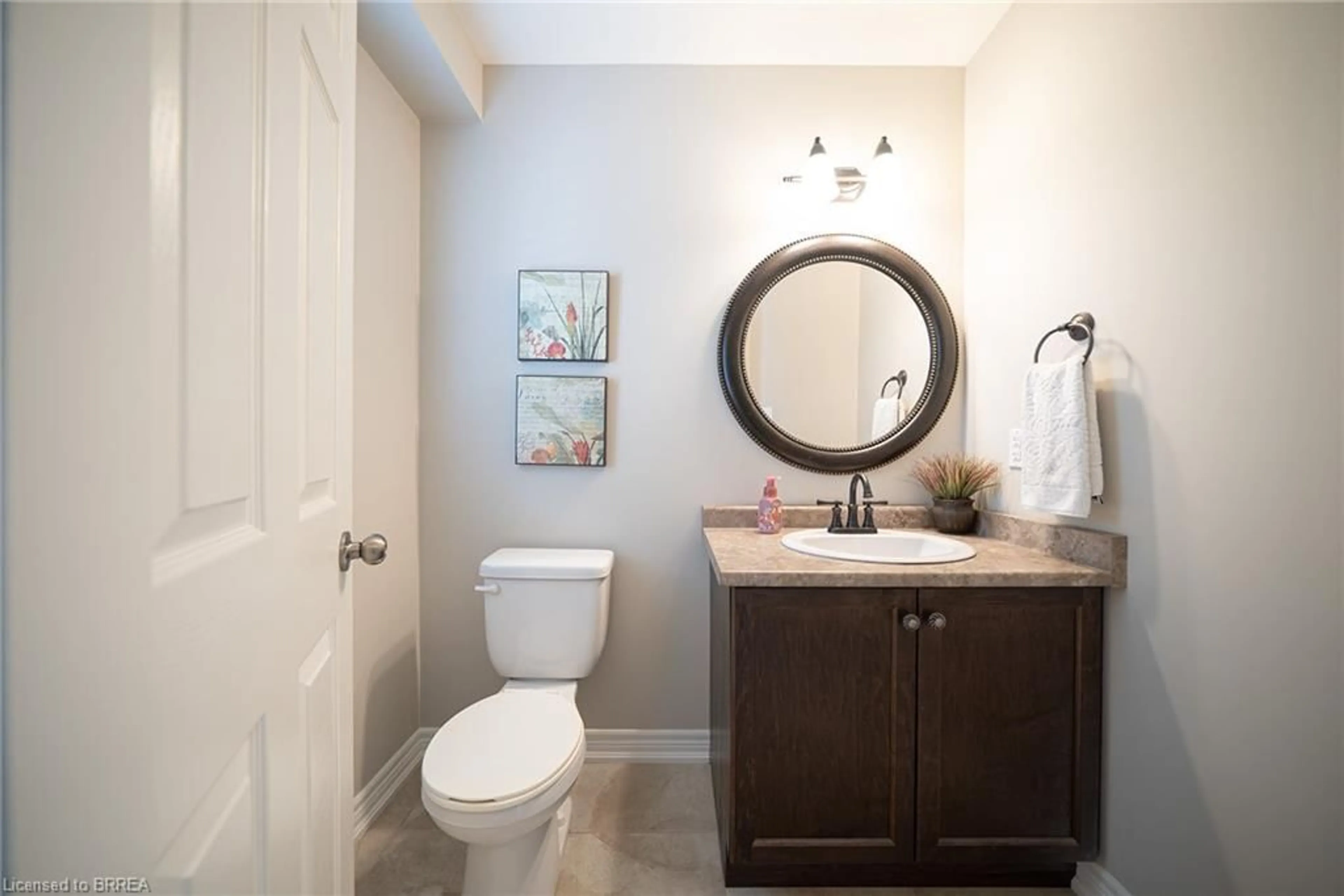 Standard bathroom, ceramic/tile floor for 169 Mcguiness Dr, Brantford Ontario N3T 6R4
