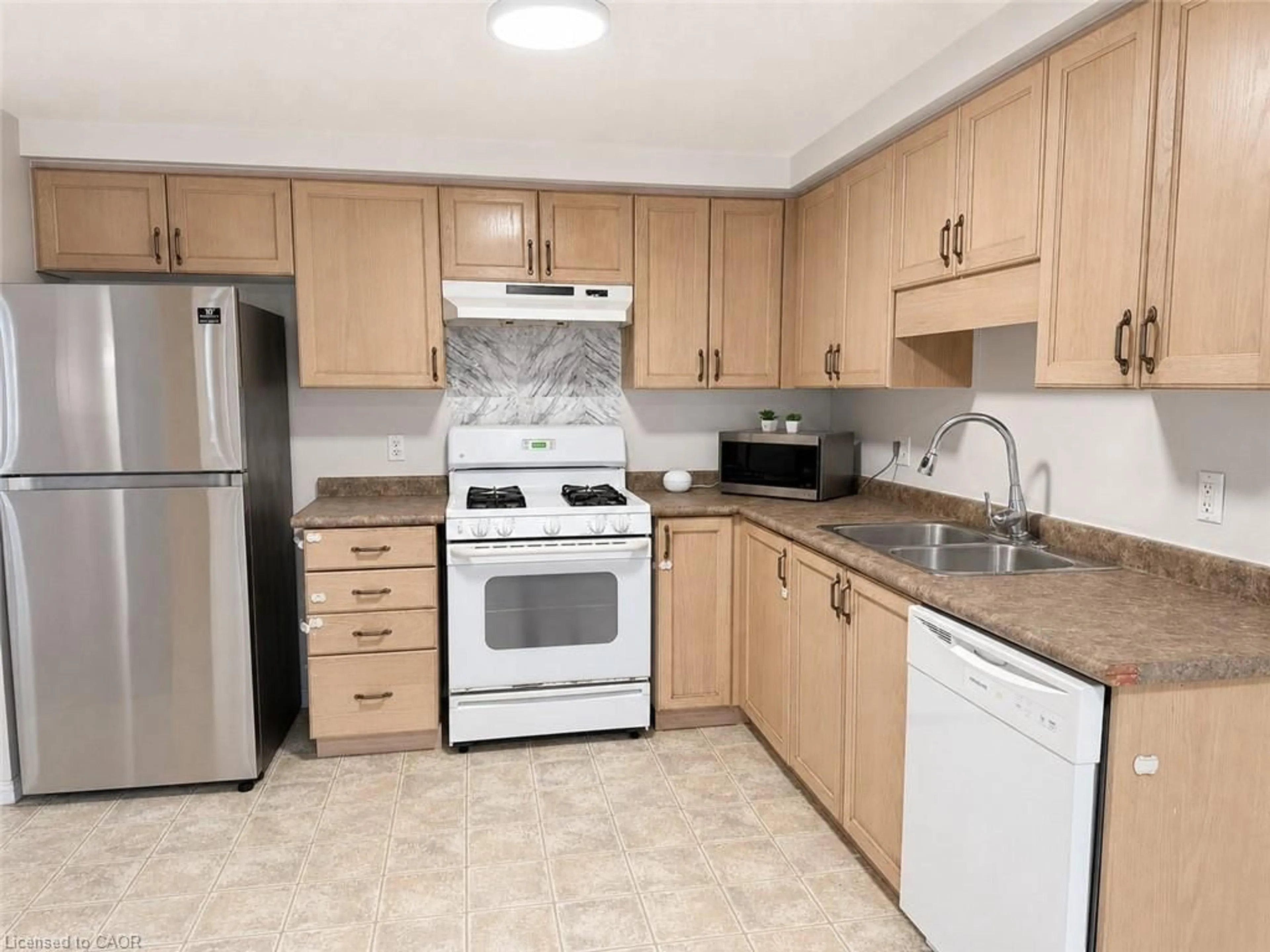 Standard kitchen, unknown for 974 Creekside Dr, Waterloo Ontario N2V 2W5