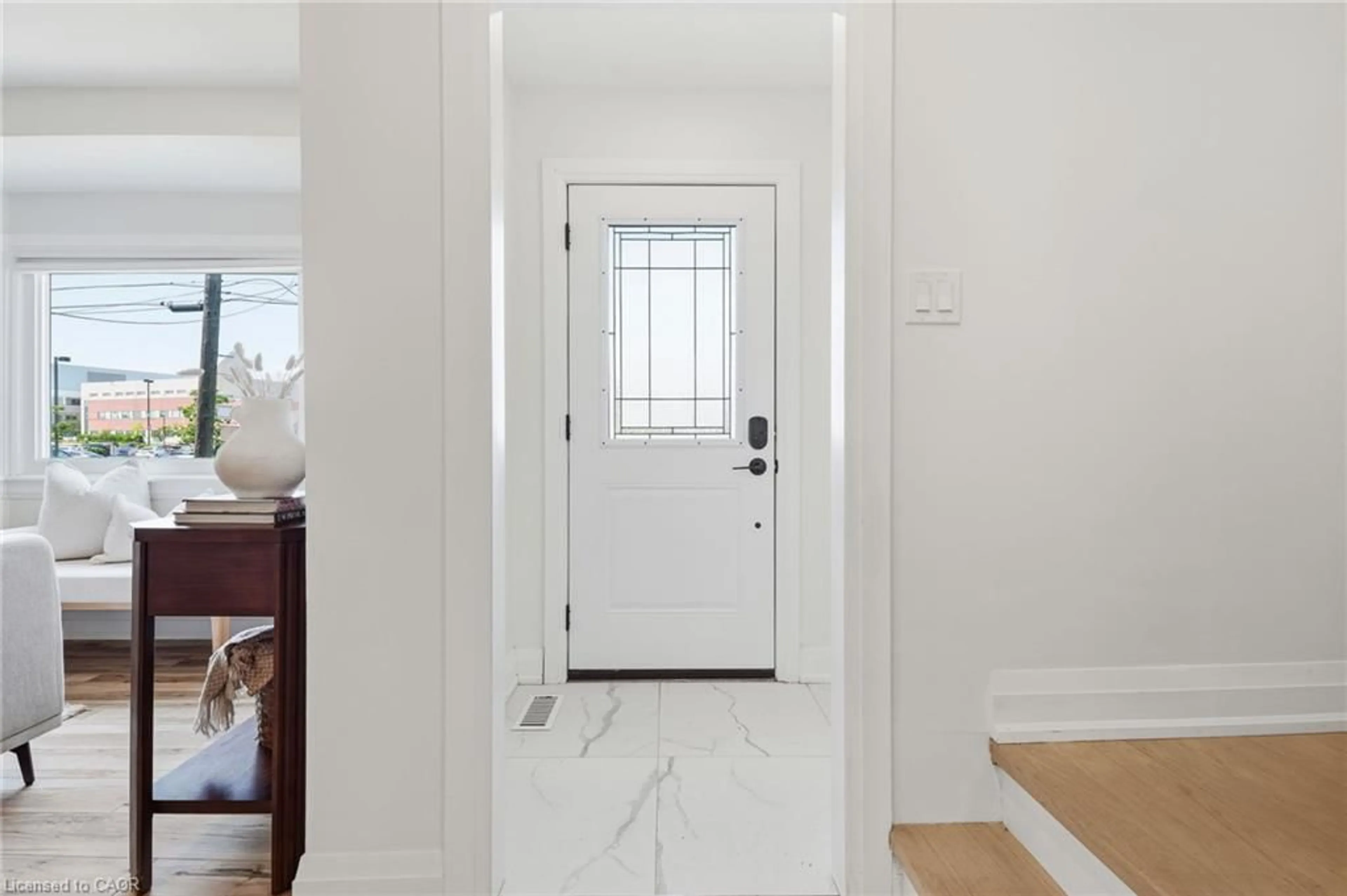 Indoor entryway for 117 West 5th St, Hamilton Ontario L9C 3N7