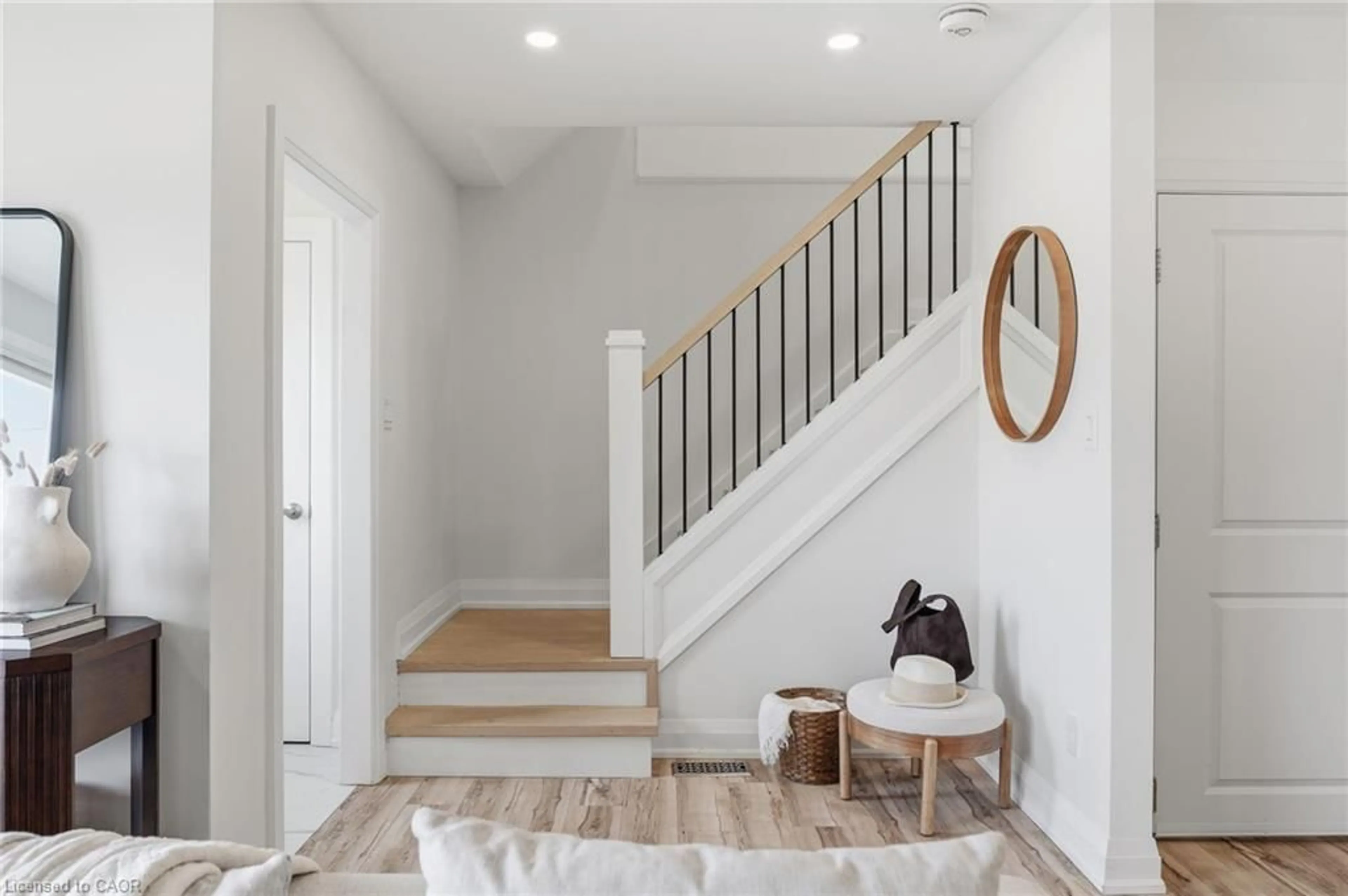 Indoor entryway for 117 West 5th St, Hamilton Ontario L9C 3N7