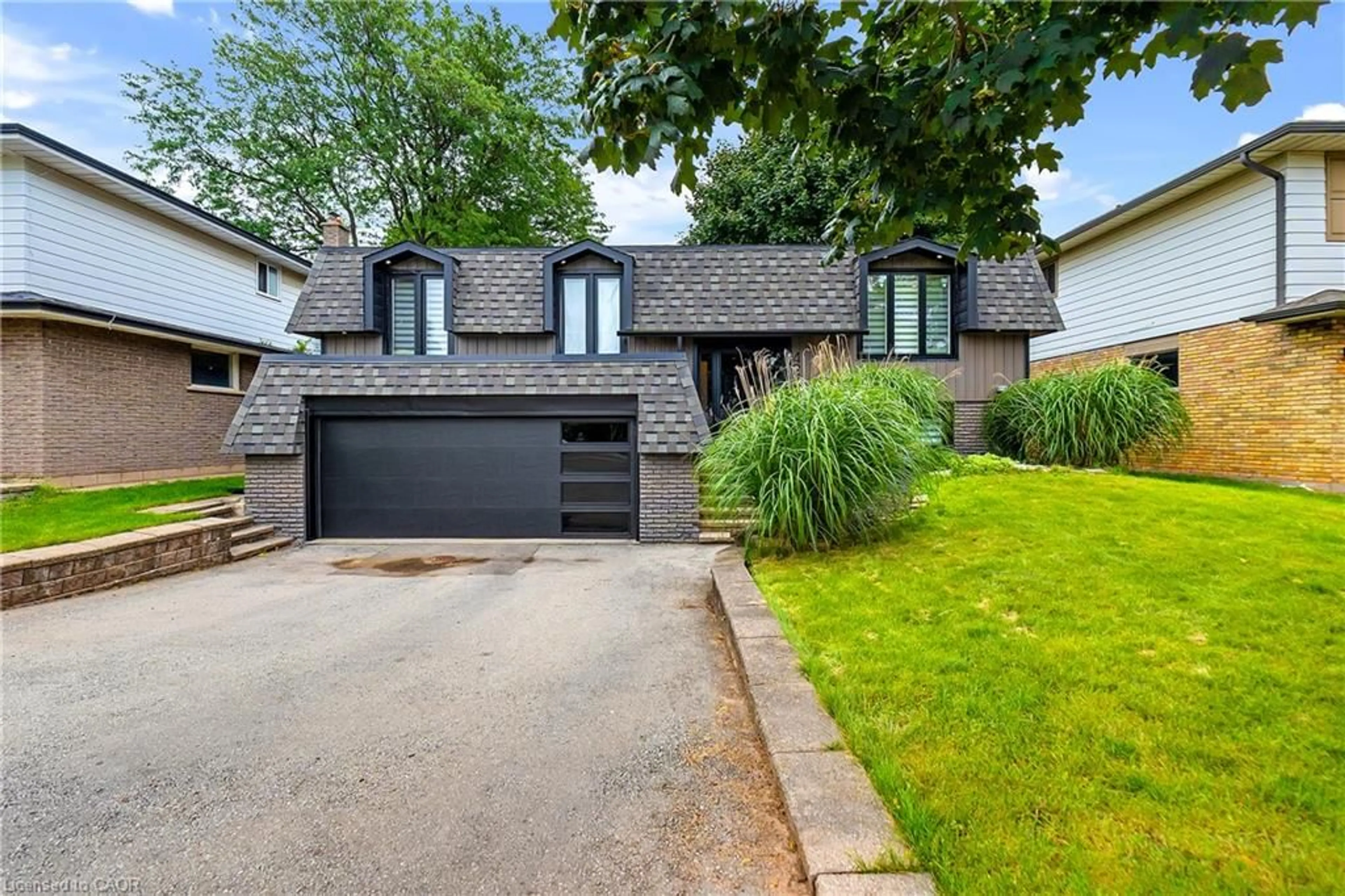 Home with brick exterior material, street for 4236 Longmoor Dr, Burlington Ontario L7L 4Z9
