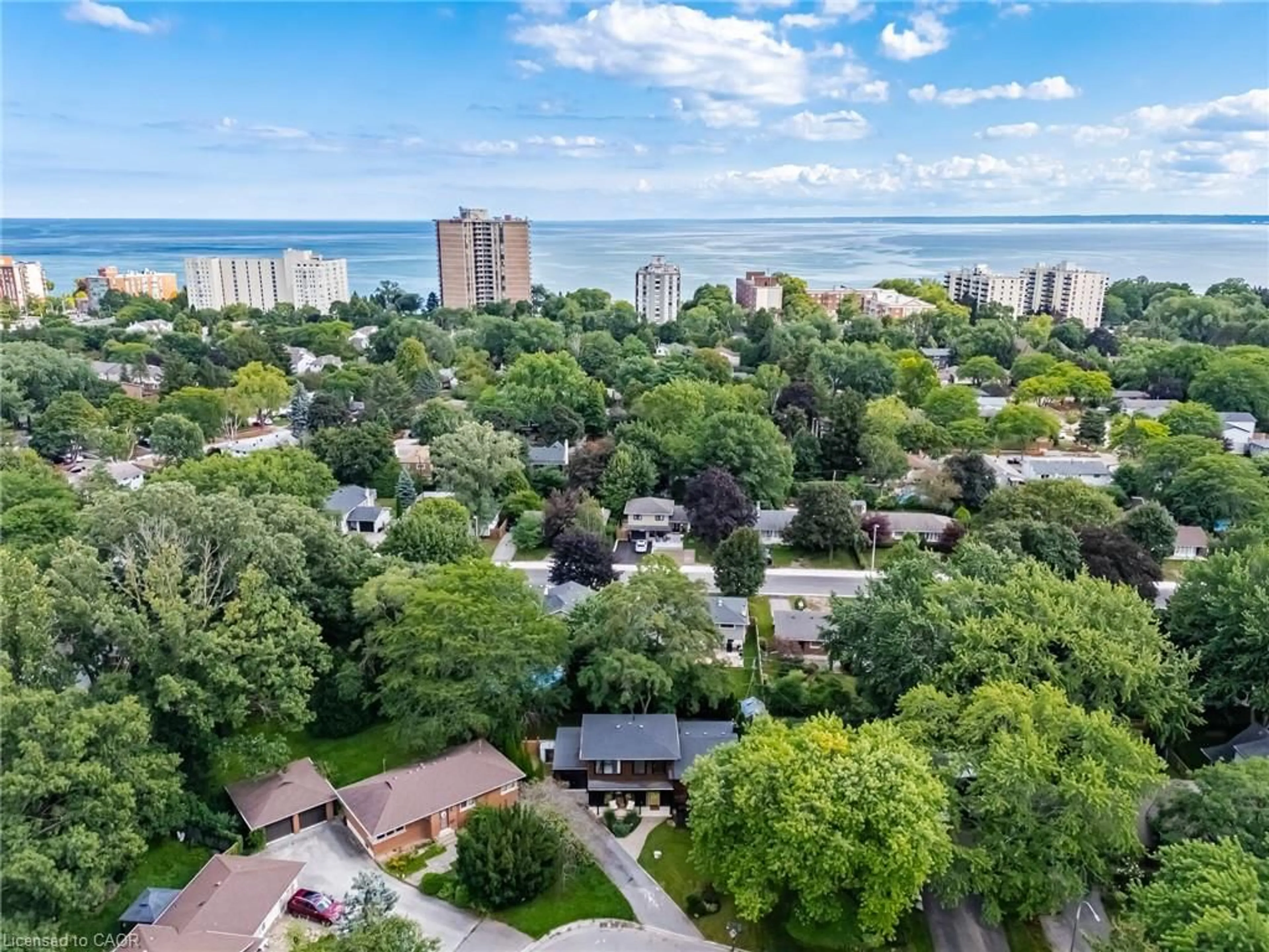 A pic from outside/outdoor area/front of a property/back of a property/a pic from drone, water/lake/river/ocean view for 5216 Alton Rd, Burlington Ontario L7L 3H5
