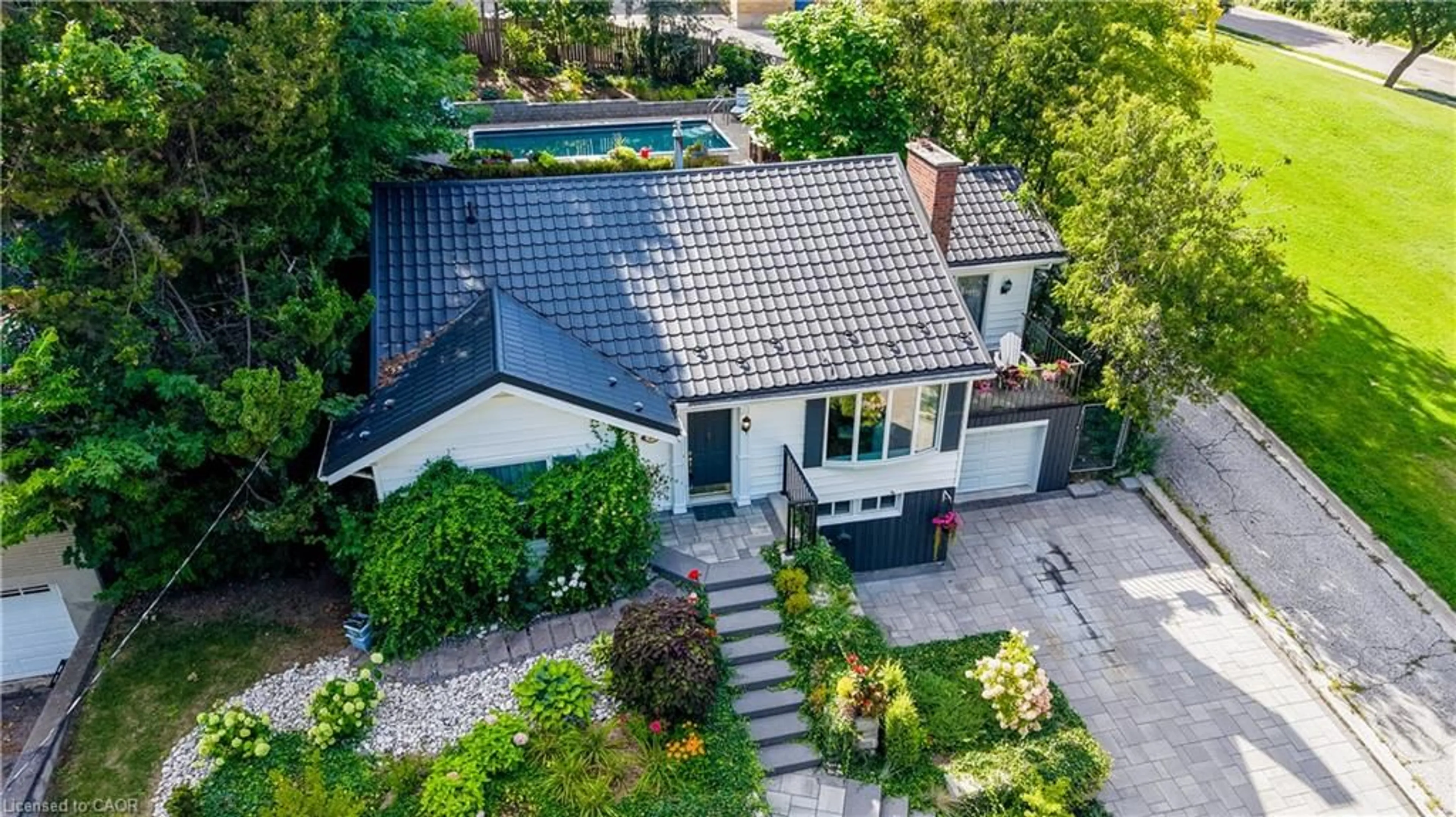 A pic from outside/outdoor area/front of a property/back of a property/a pic from drone, street for 24 Forest Rd, Cambridge Ontario N1S 3B2