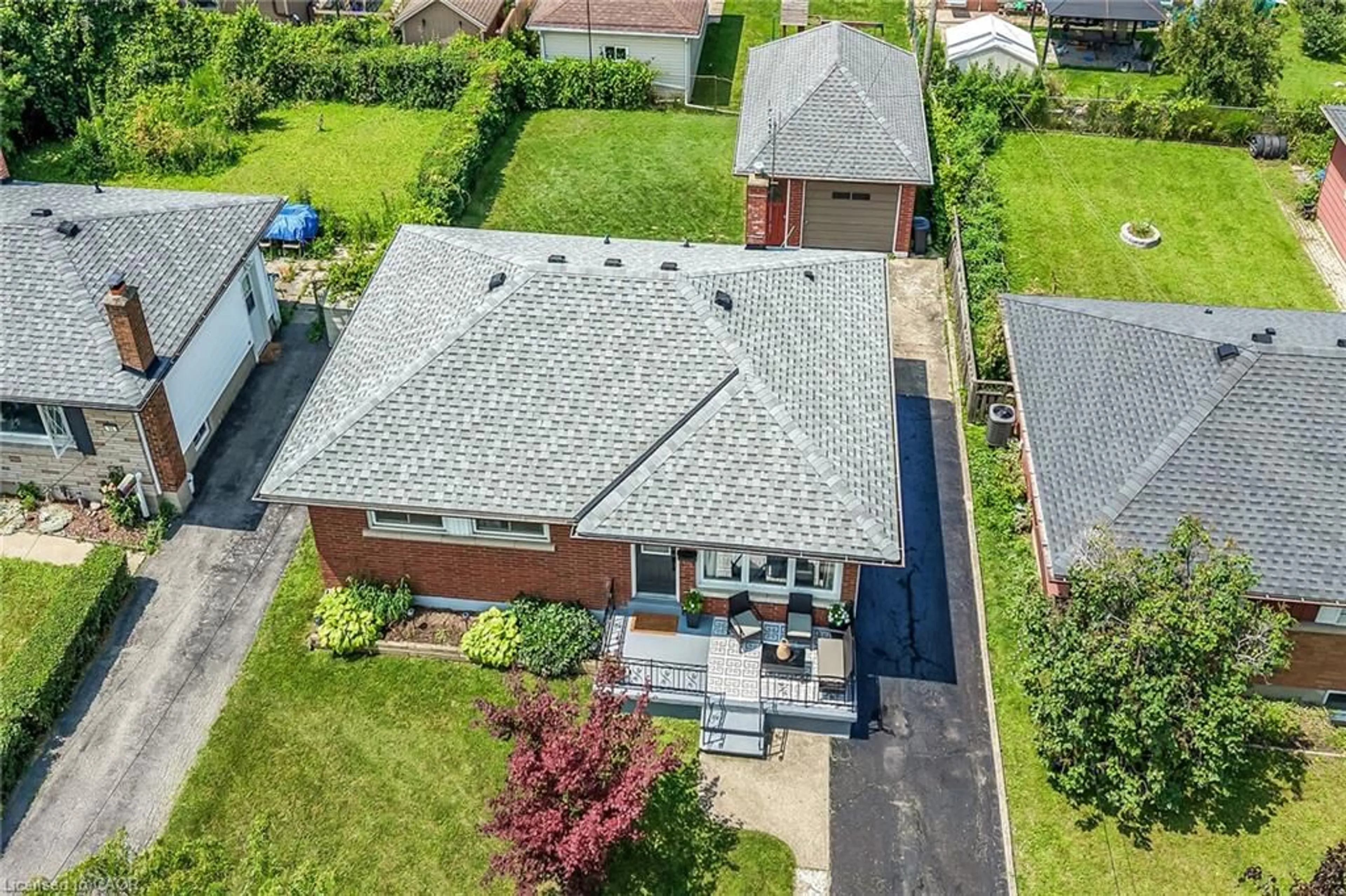 A pic from outside/outdoor area/front of a property/back of a property/a pic from drone, street for 13 Allanburg Rd, St. Catharines Ontario L2T 2R8