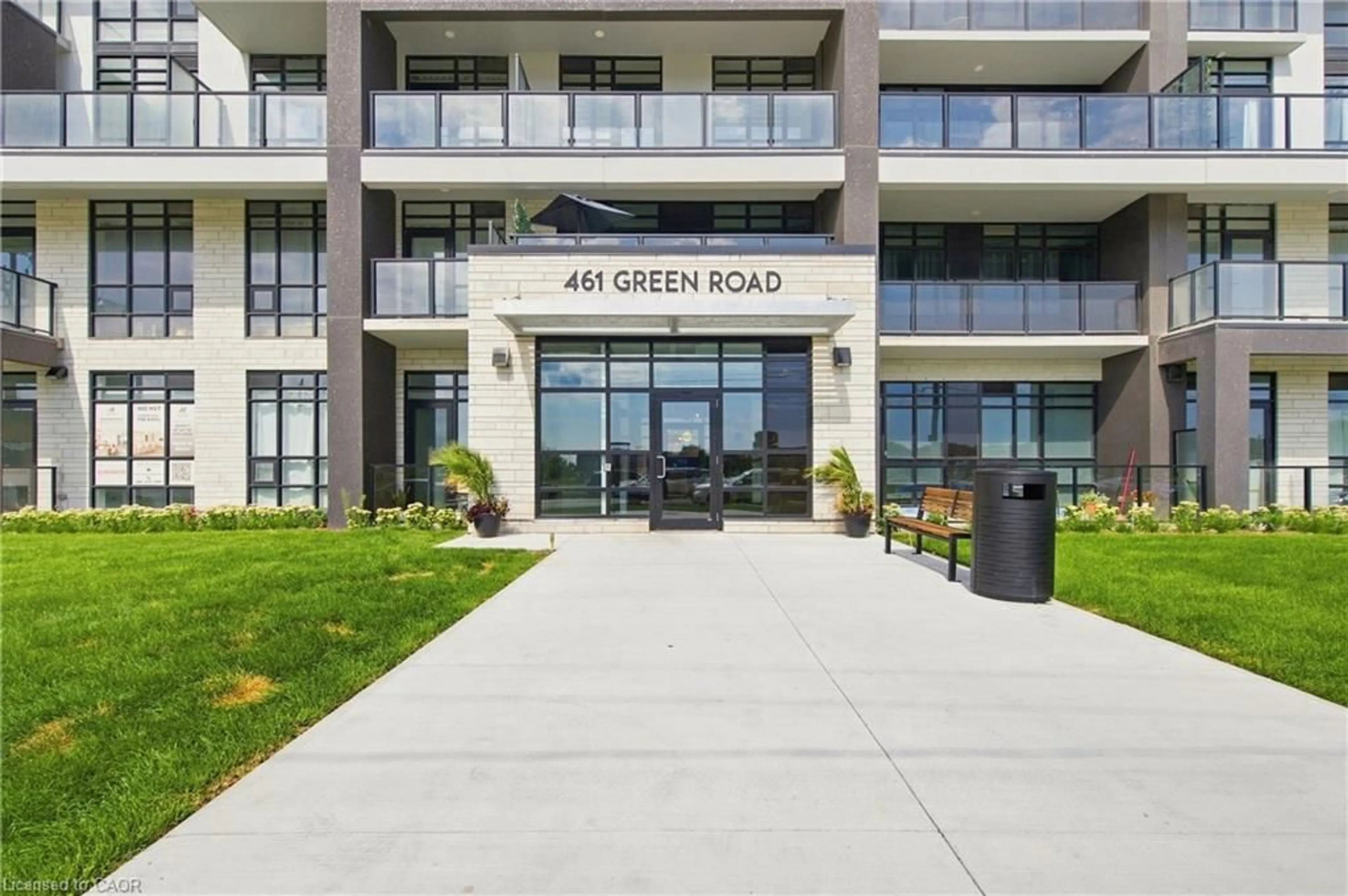 Patio, street for 461 Green Rd #921, Stoney Creek Ontario L8E 0L5