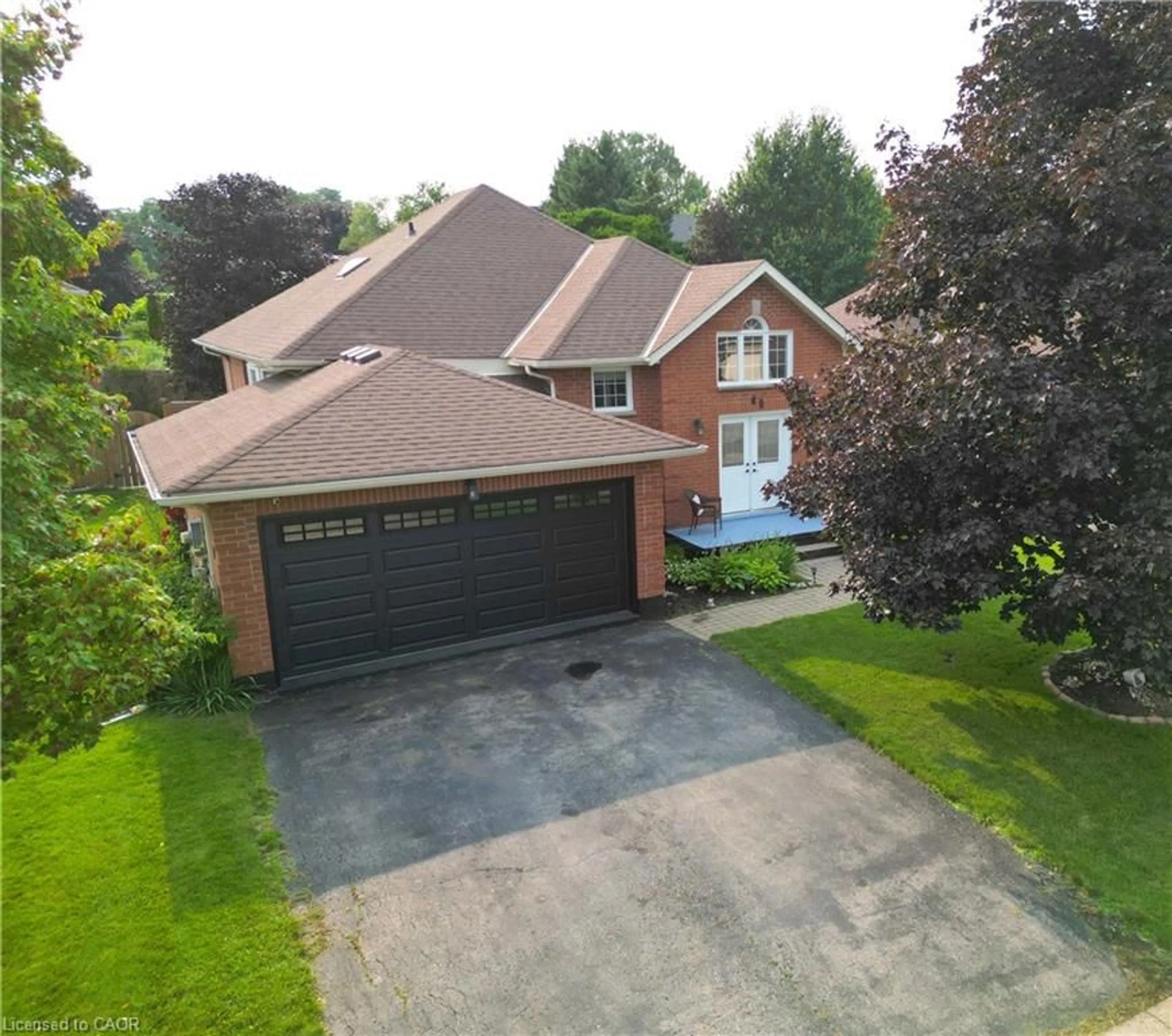 A pic from outside/outdoor area/front of a property/back of a property/a pic from drone, street for 49 King William St, St. George Ontario N0E 1N0