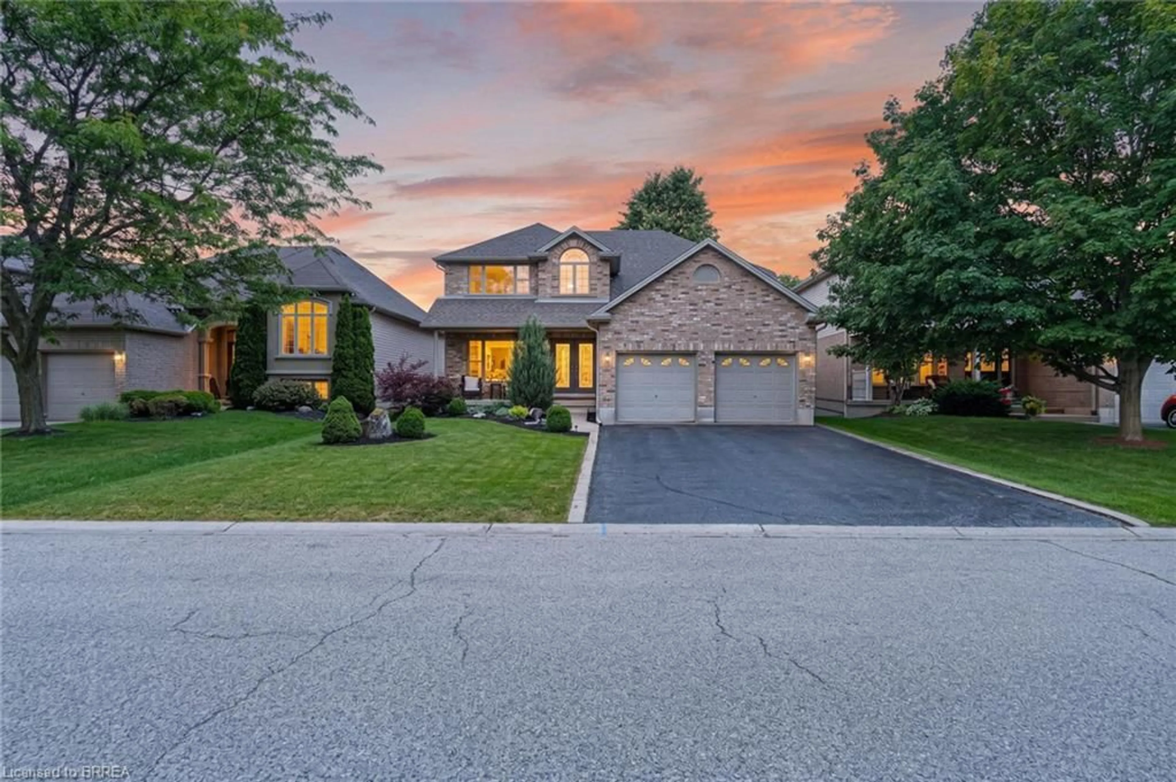 Home with brick exterior material, street for 224 Dundas St, Paris Ontario N3L 4H2