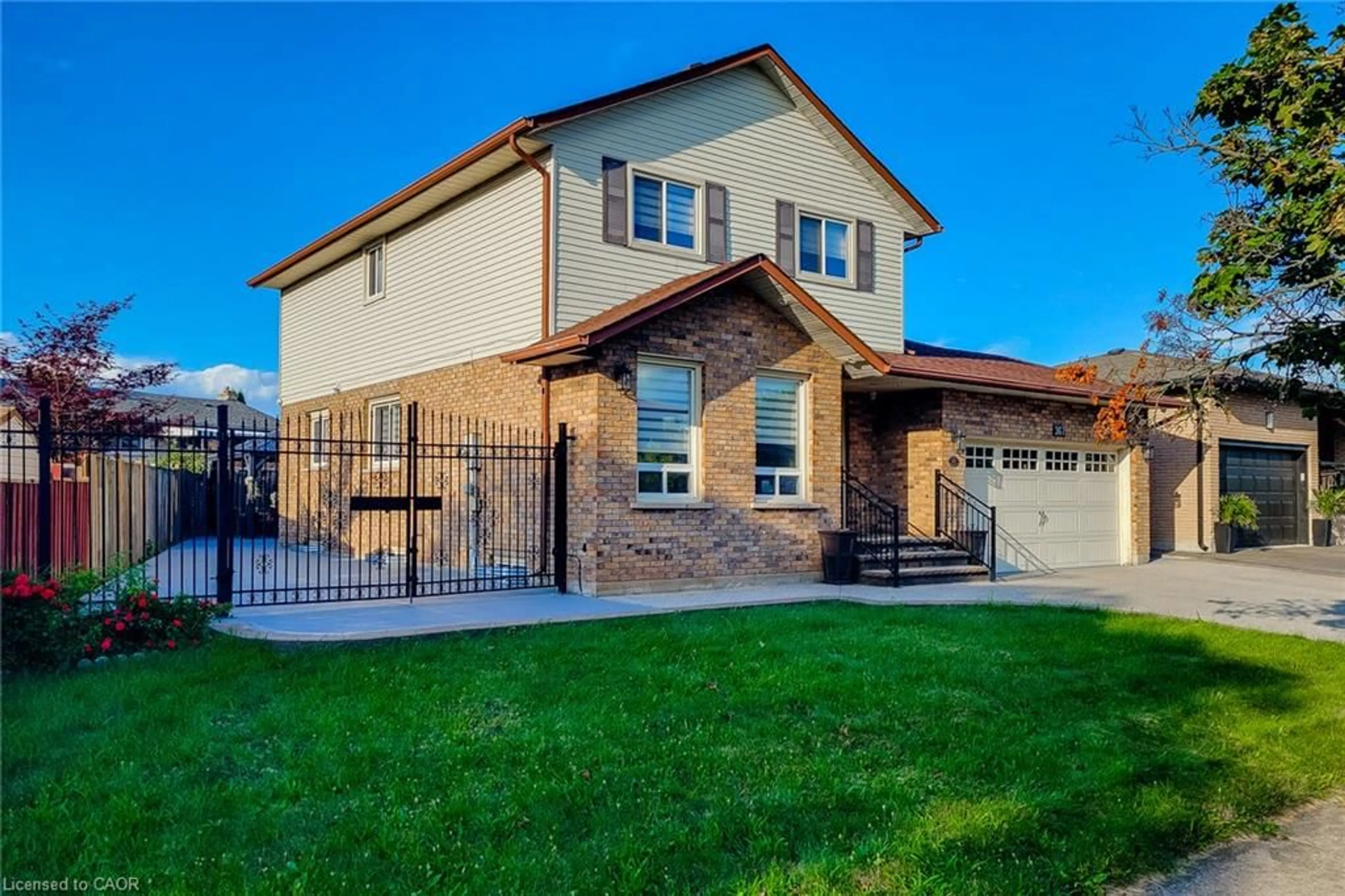 Home with brick exterior material, street for 367 Hemlock Ave, Stoney Creek Ontario L8E 2C9