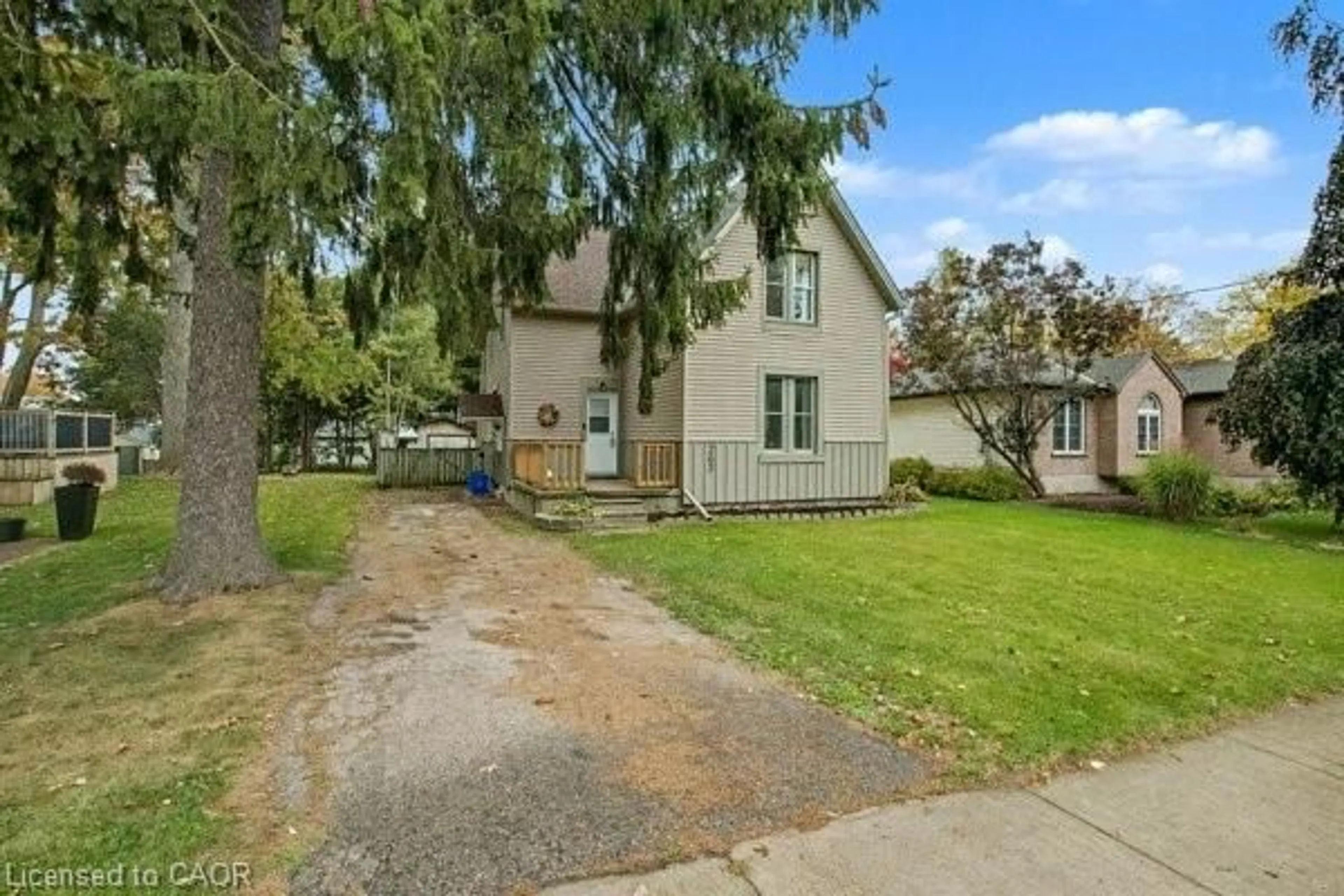 A pic from outside/outdoor area/front of a property/back of a property/a pic from drone, street for 263 Cumberland St, Palmerston Ontario N0G 2P0