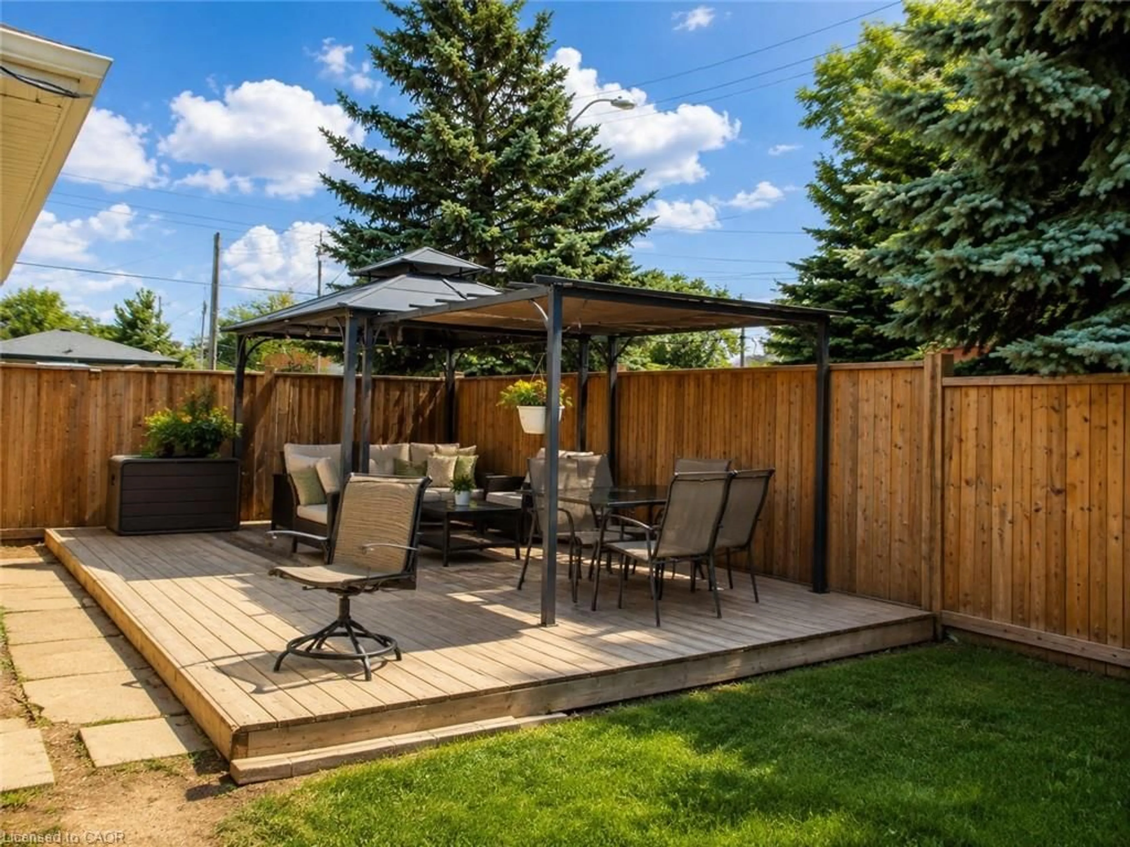 Patio, street for 144 Rendell Blvd, Hamilton Ontario L8T 3P6