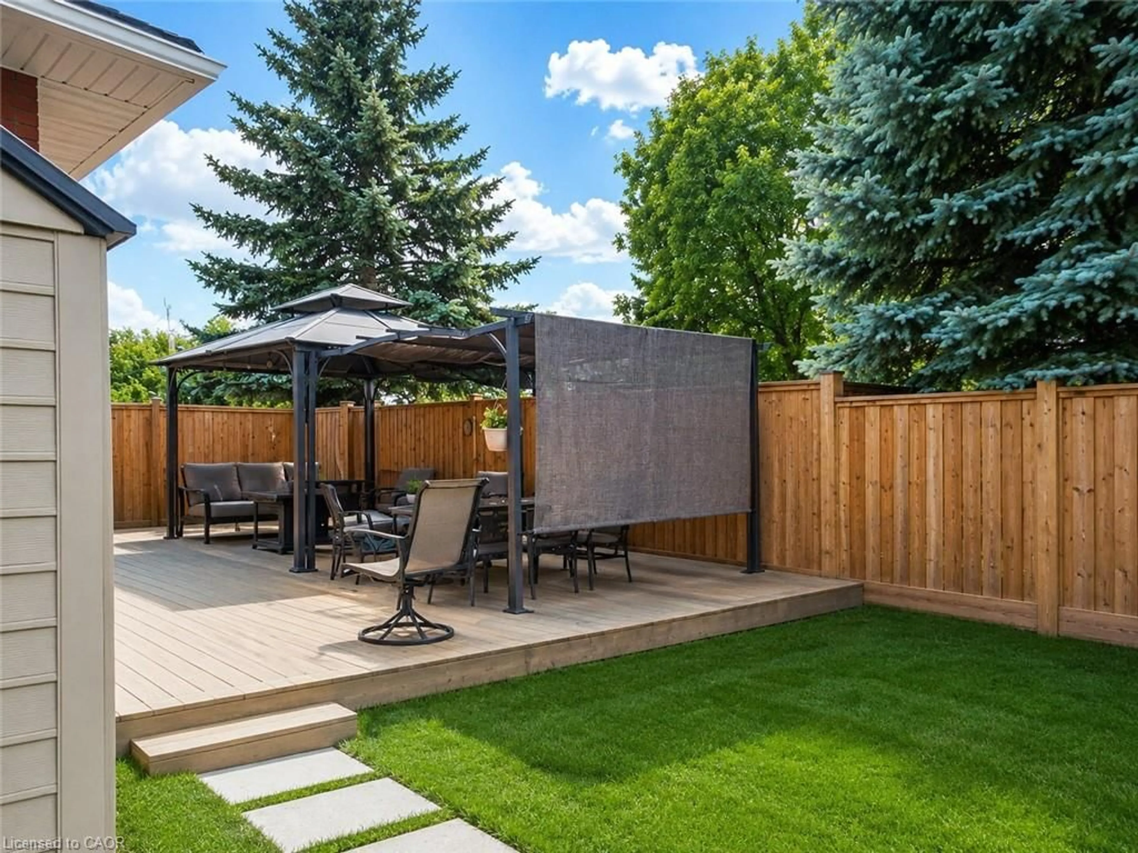 Patio, street for 144 Rendell Blvd, Hamilton Ontario L8T 3P6