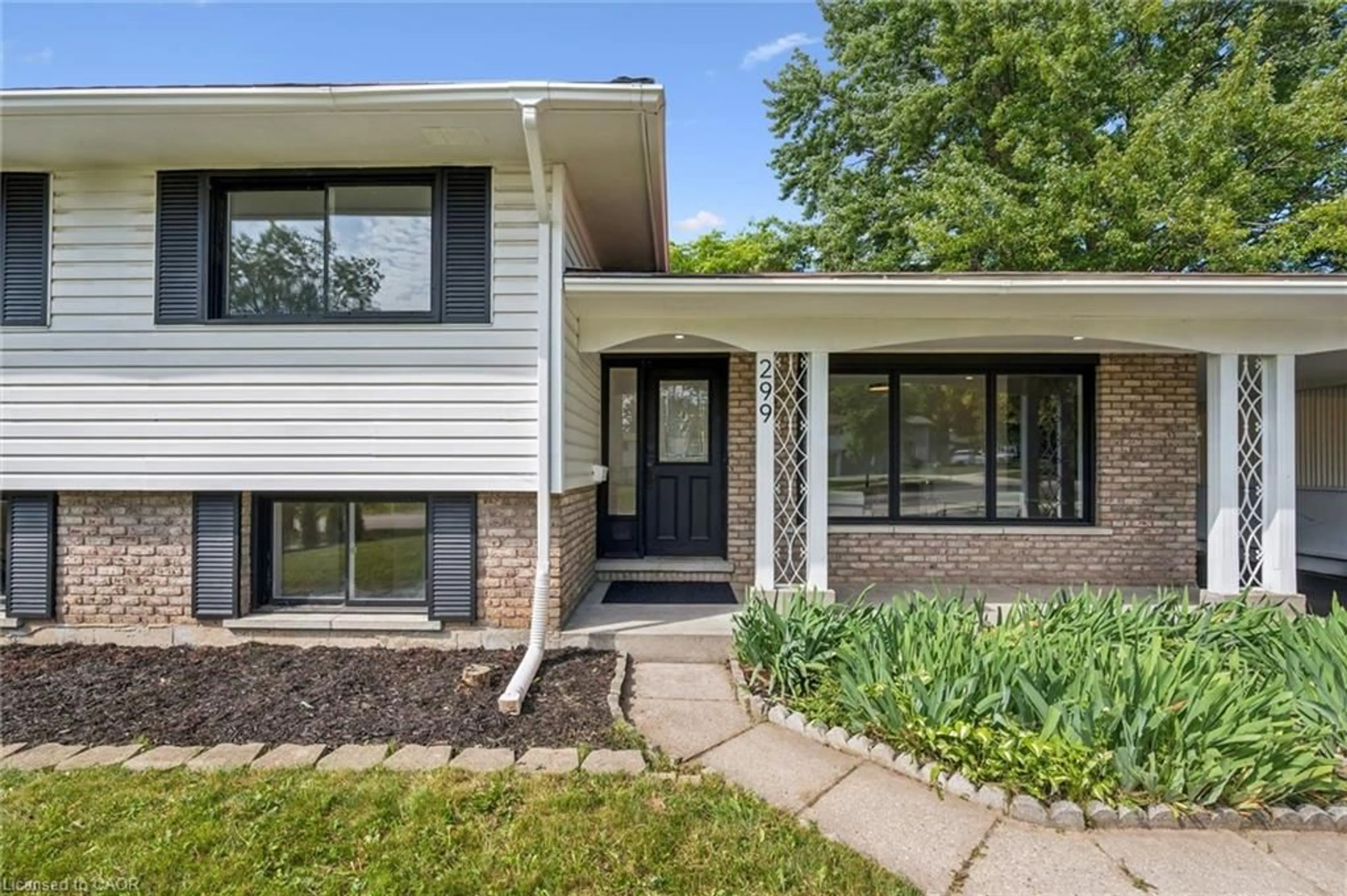 Home with brick exterior material, street for 299 Dale Cres, Waterloo Ontario N2J 3Y4