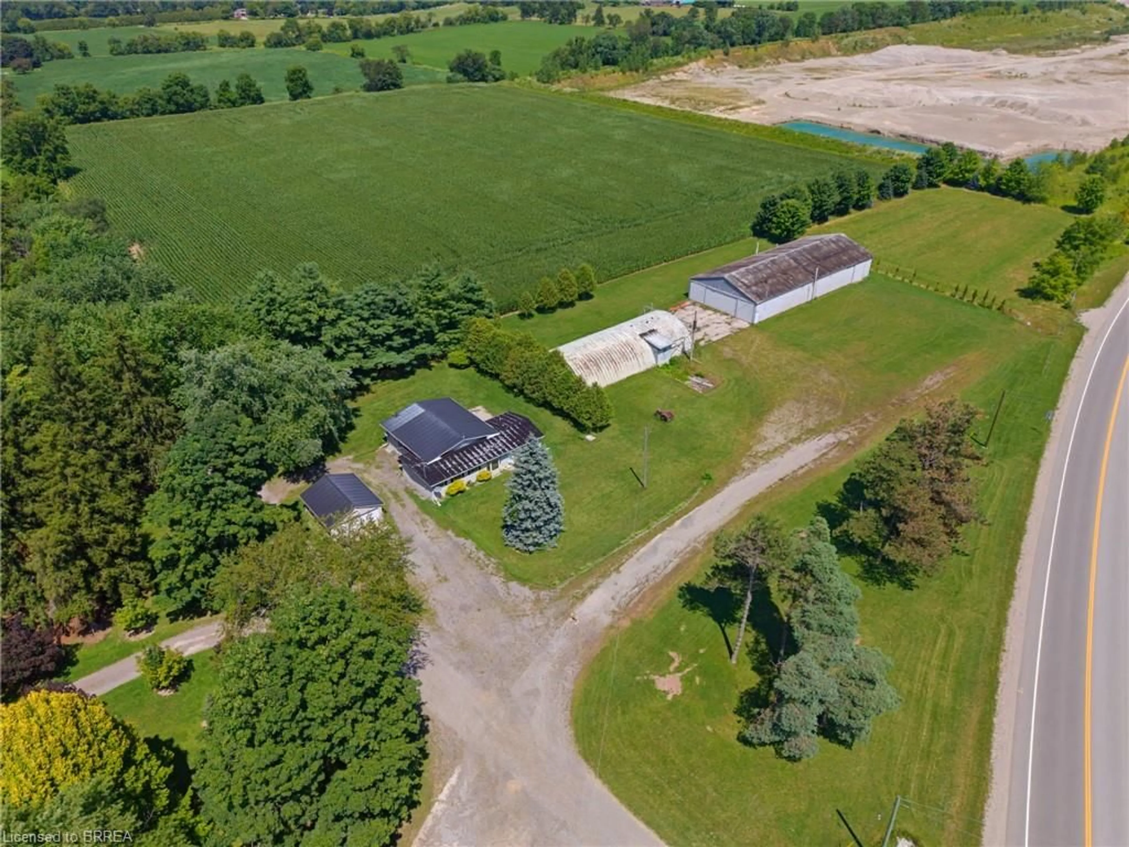A pic from outside/outdoor area/front of a property/back of a property/a pic from drone, building for 416 King Edward St, Paris Ontario N3L 3E3
