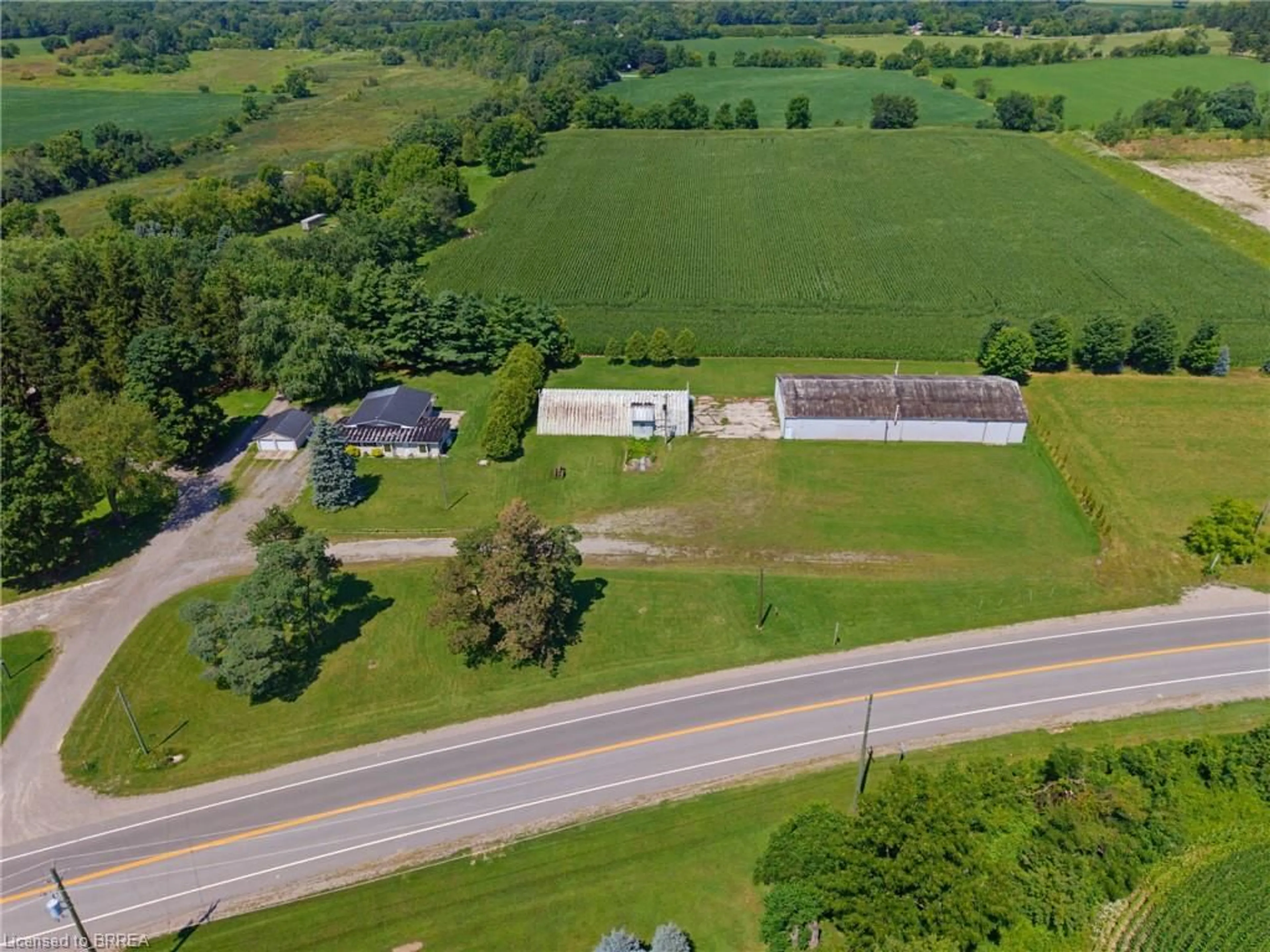 A pic from outside/outdoor area/front of a property/back of a property/a pic from drone, building for 416 King Edward St, Paris Ontario N3L 3E3
