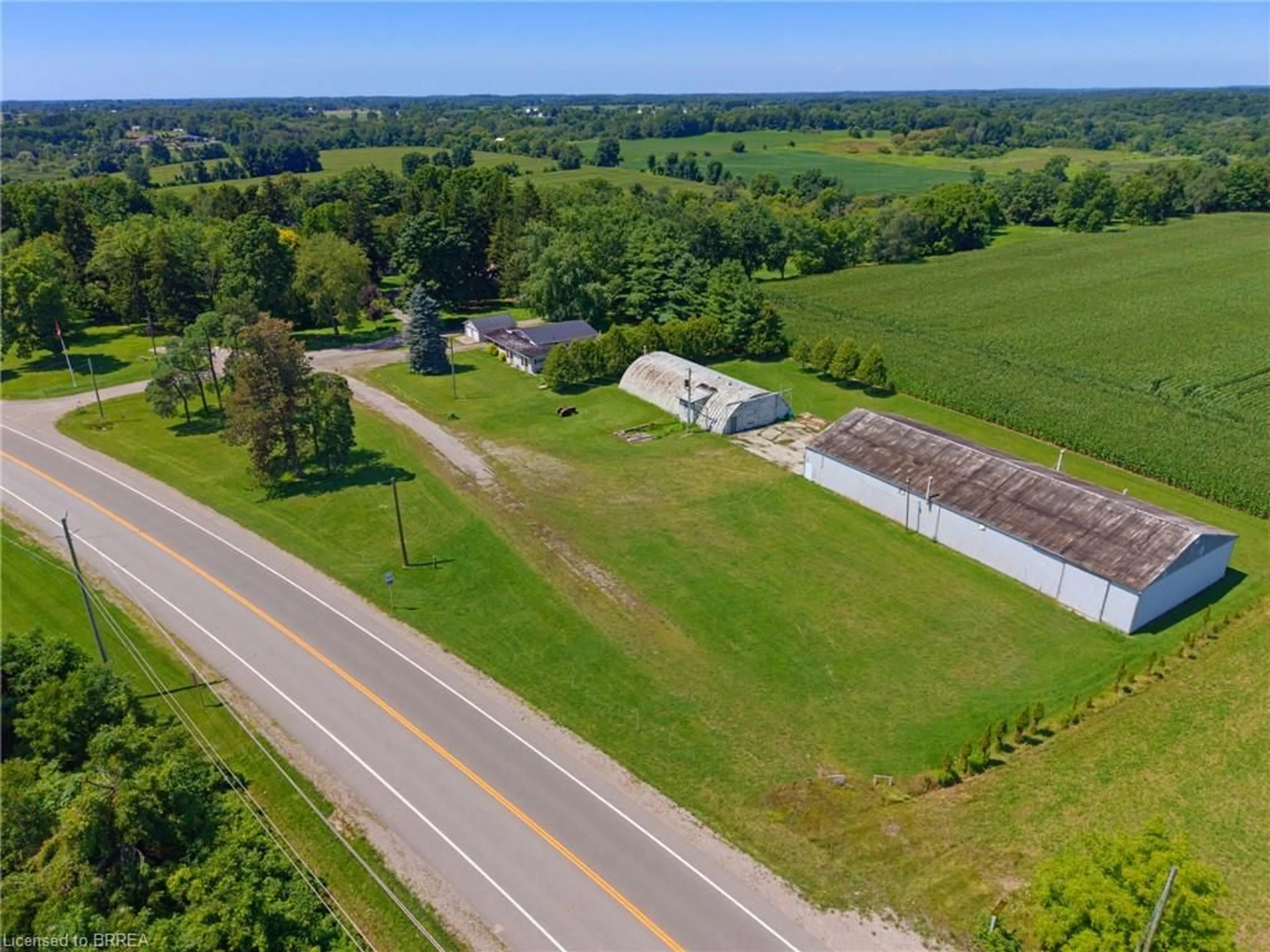 A pic from outside/outdoor area/front of a property/back of a property/a pic from drone, unknown for 416 King Edward St, Paris Ontario N3L 3E3