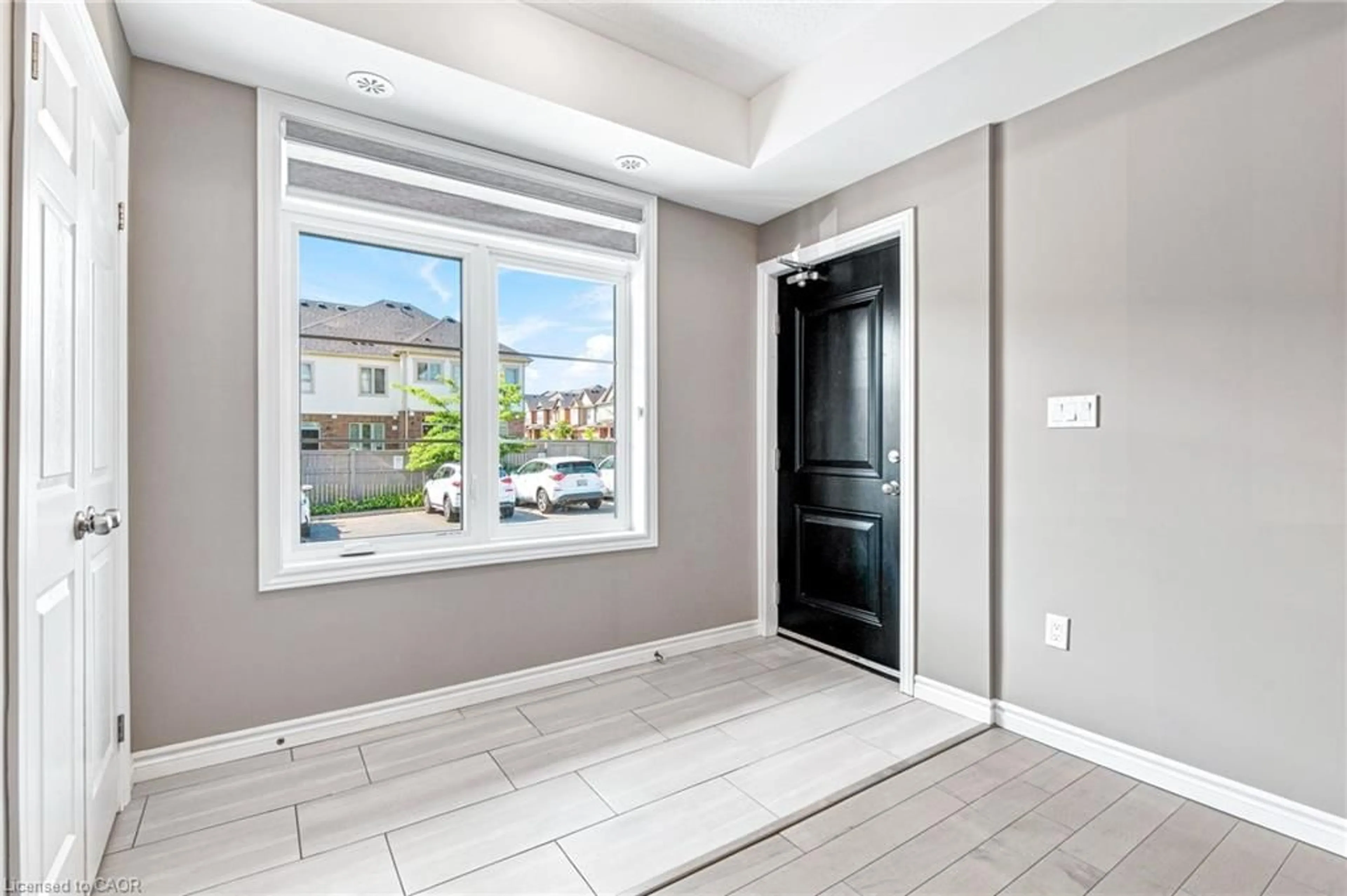 Indoor entryway for 12 Wheat Lane, Kitchener Ontario N2R 0R6