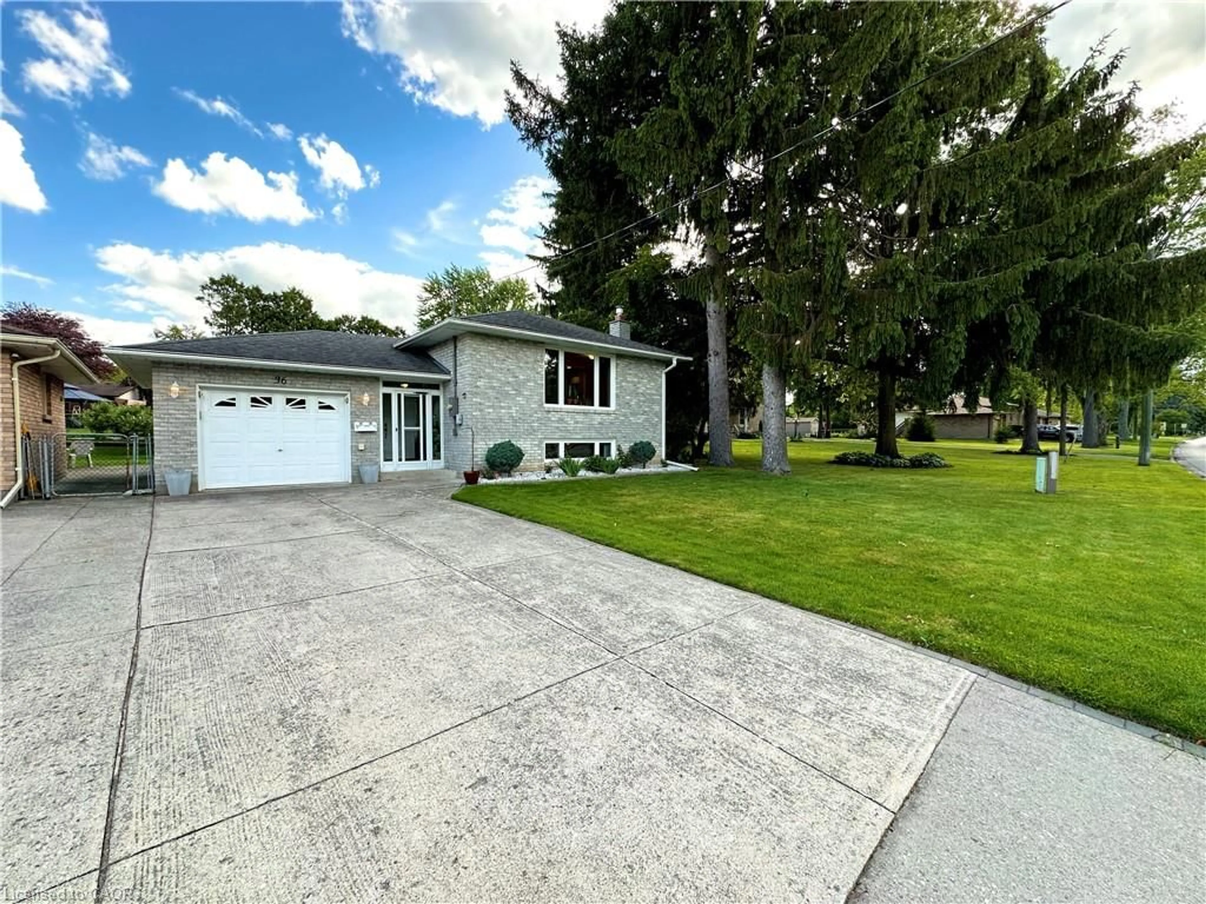 Home with vinyl exterior material, street for 36 Oakhill Dr, Brantford Ontario N3T 1R1