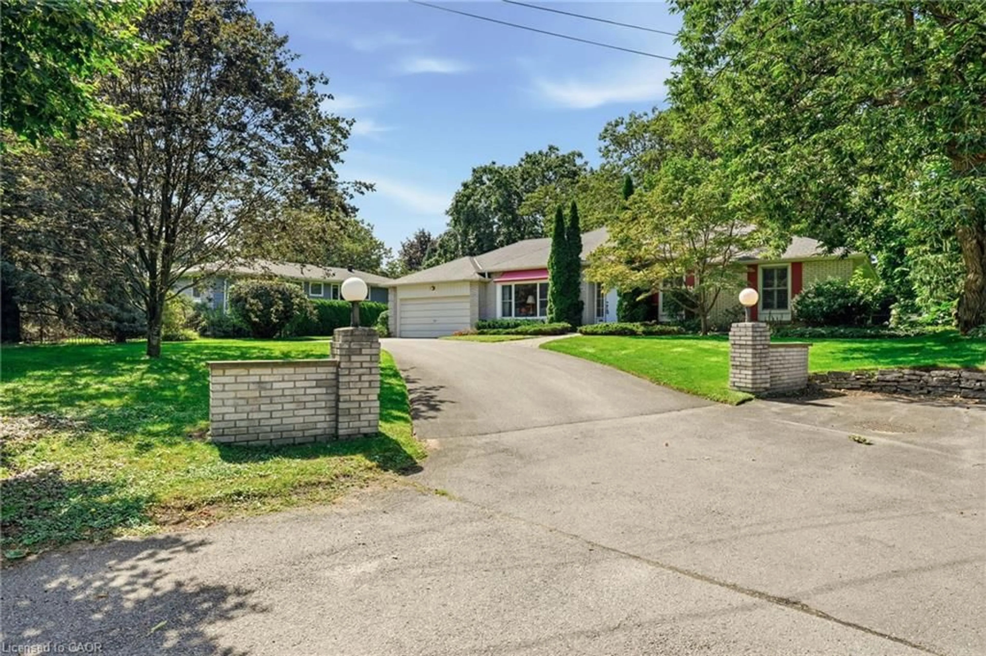 A pic from outside/outdoor area/front of a property/back of a property/a pic from drone, street for 359 Lark Ave, Burlington Ontario L7T 2T1